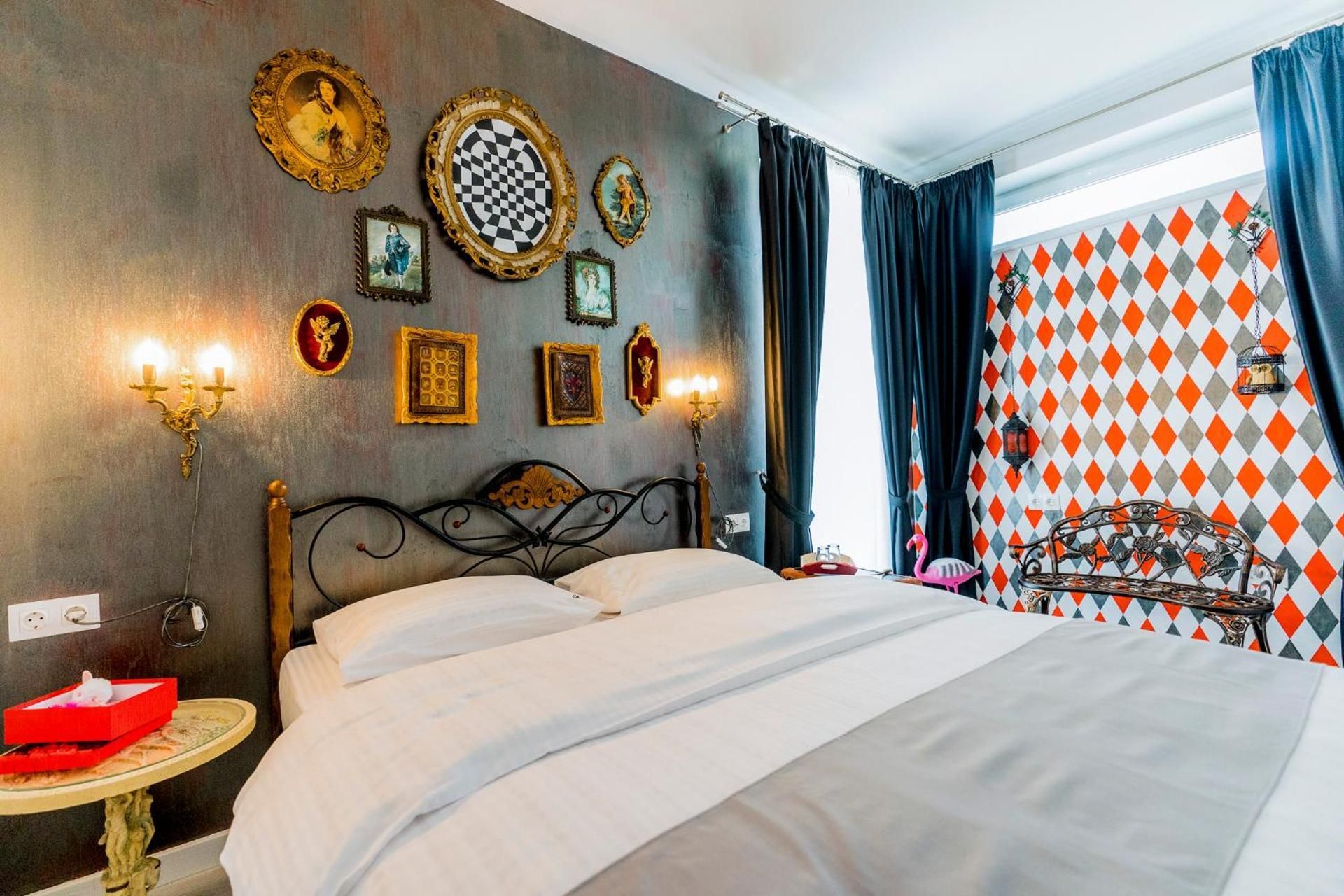 Deluxe Queen Room with Mini-bar