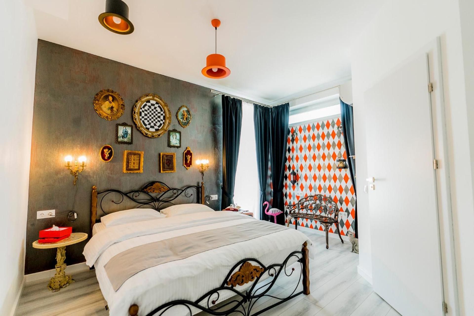 Deluxe Queen Room with Mini-bar