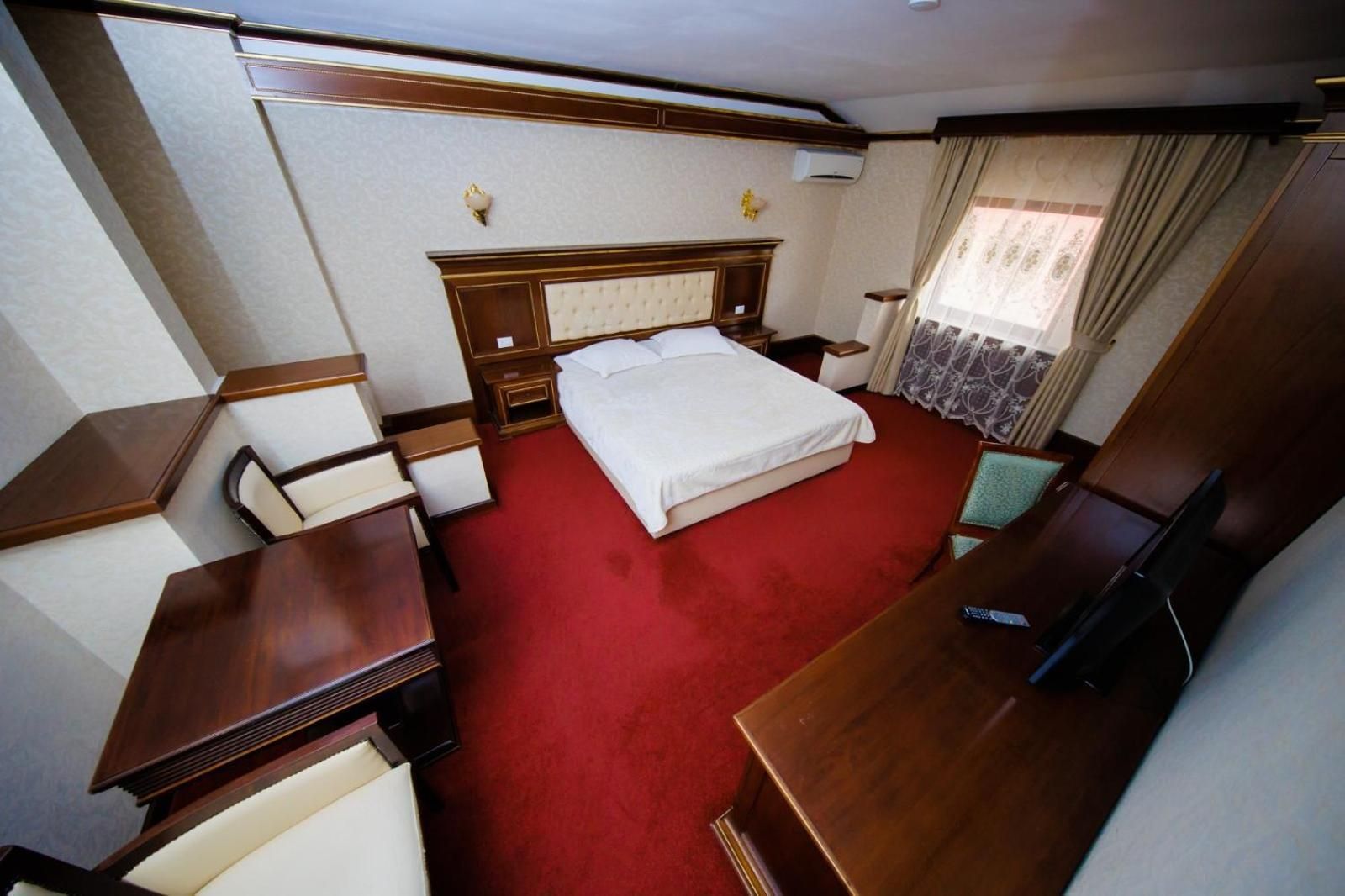 Deluxe Room (2 Adults + 1 Child)
