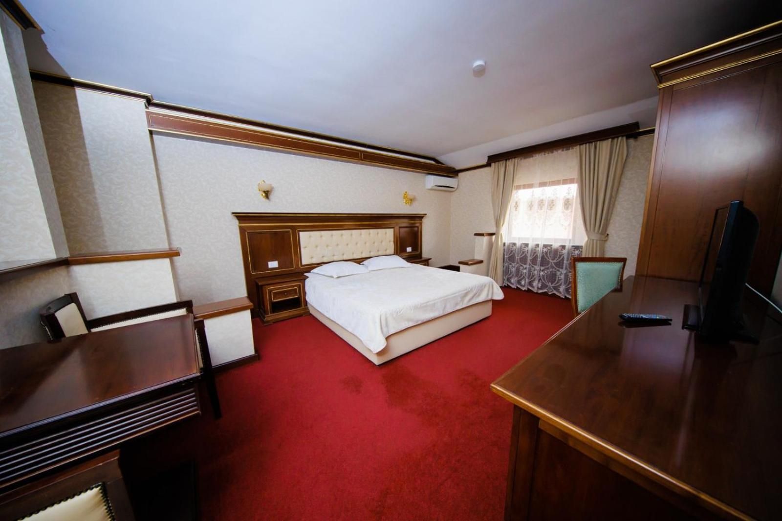 Deluxe Room (2 Adults + 1 Child)
