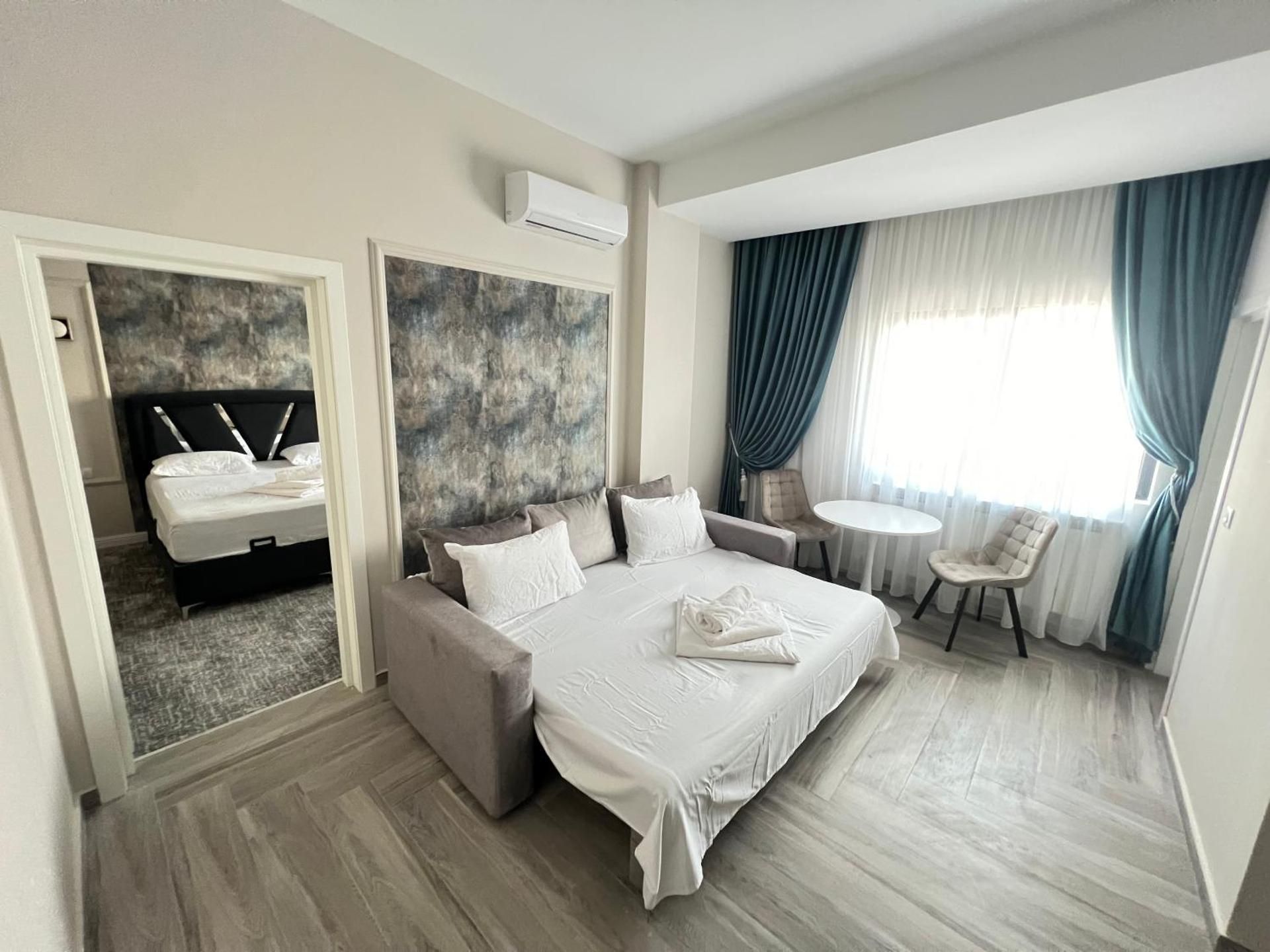 One-Bedroom Deluxe Apartment