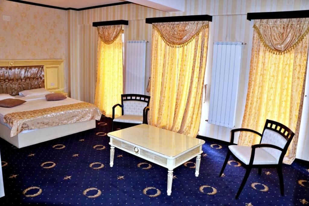 Suite with Hot Tub