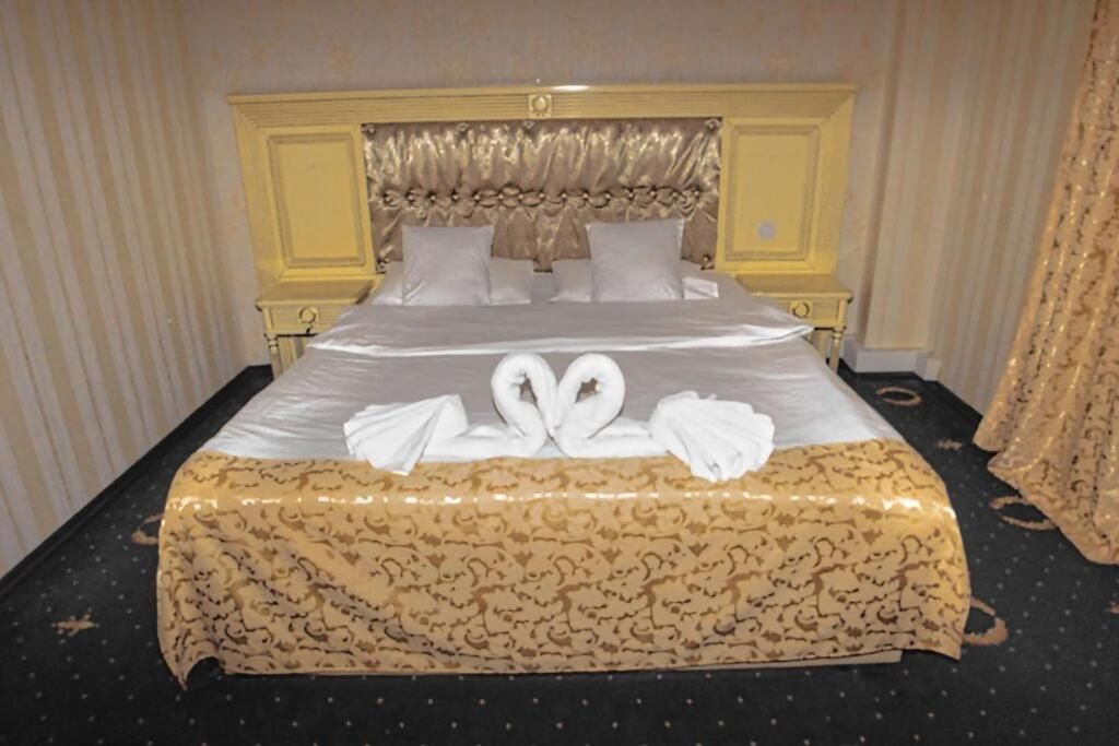 Suite with Hot Tub