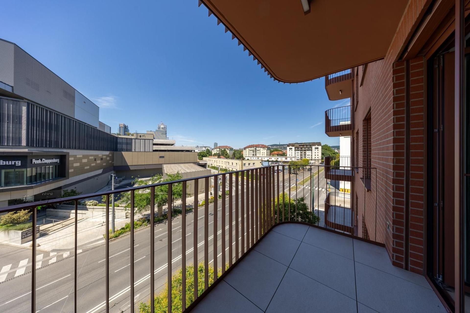 Superior Apartment with City View