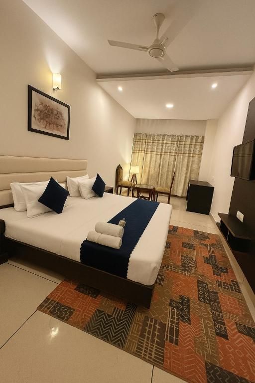 Hotel JB Residency, Zirakpur Deluxe Room 4