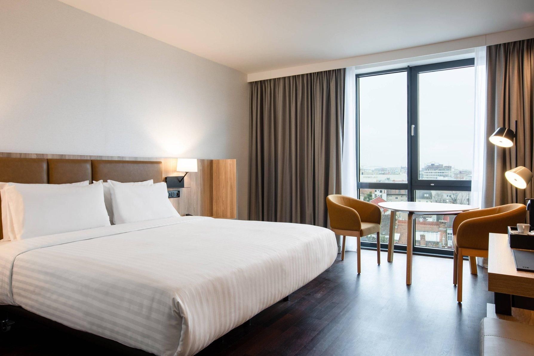 Superior, Guest room, 1 King, Street view
