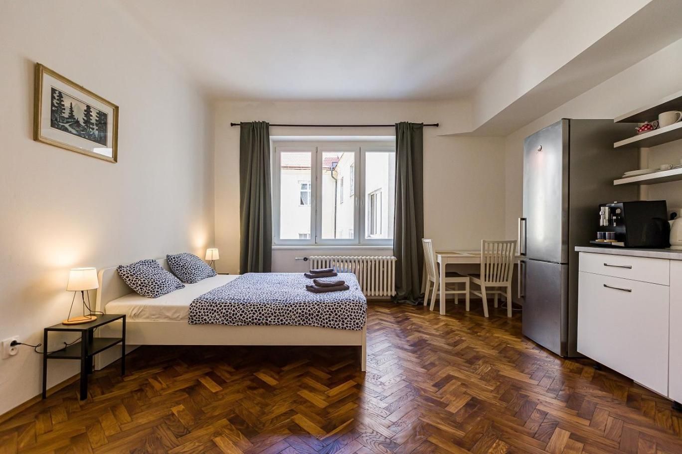 Apartment with Garden View