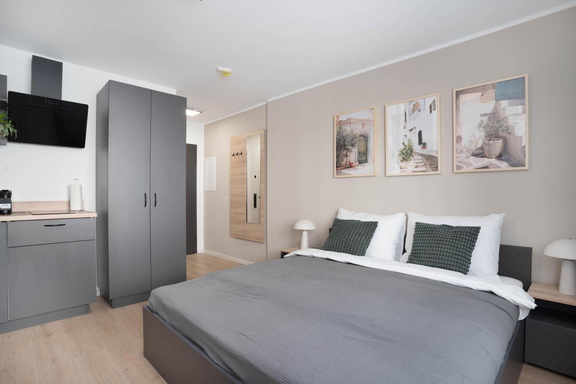 Studio Apartment with Queen Bed