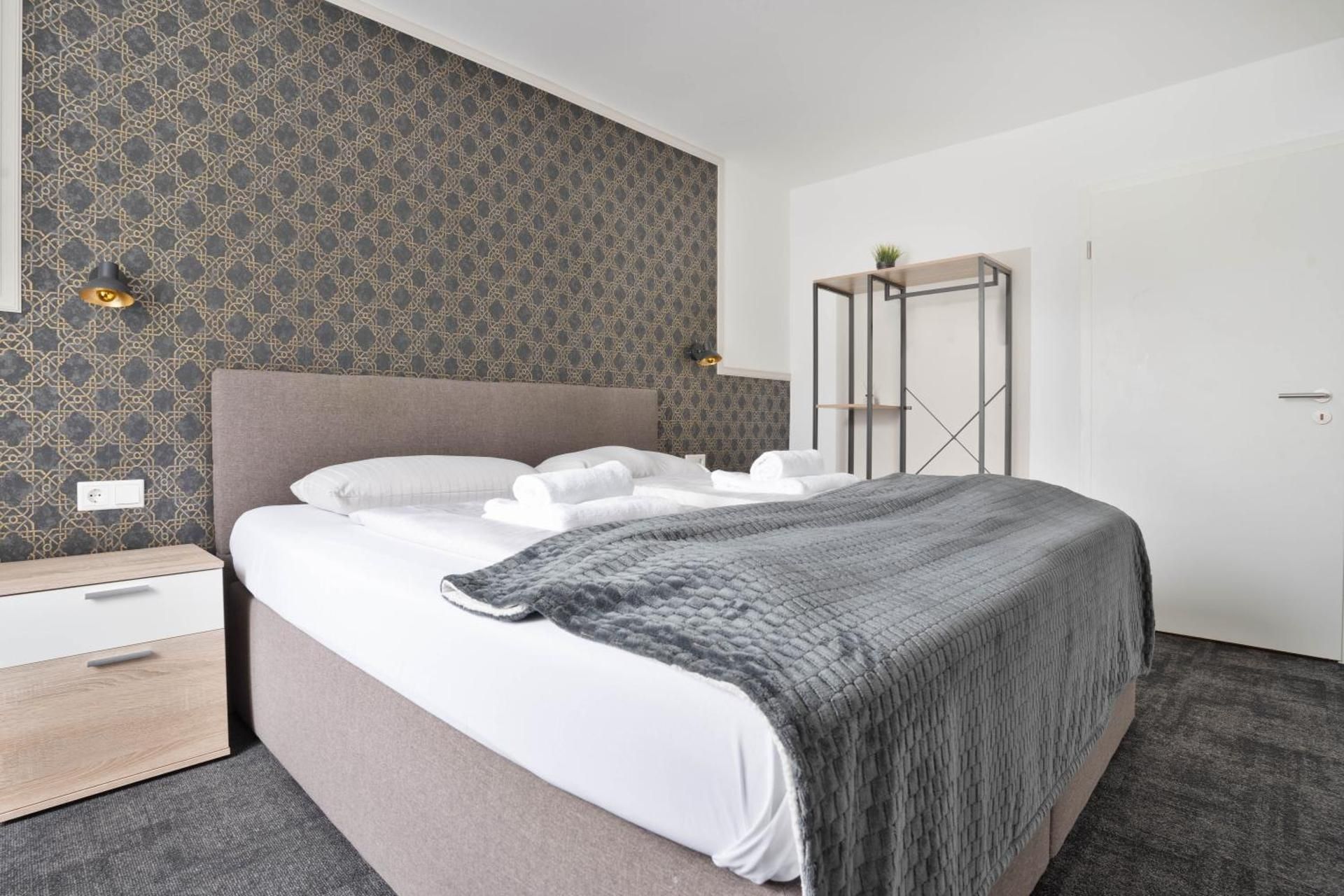 DELUXE APARTMENT