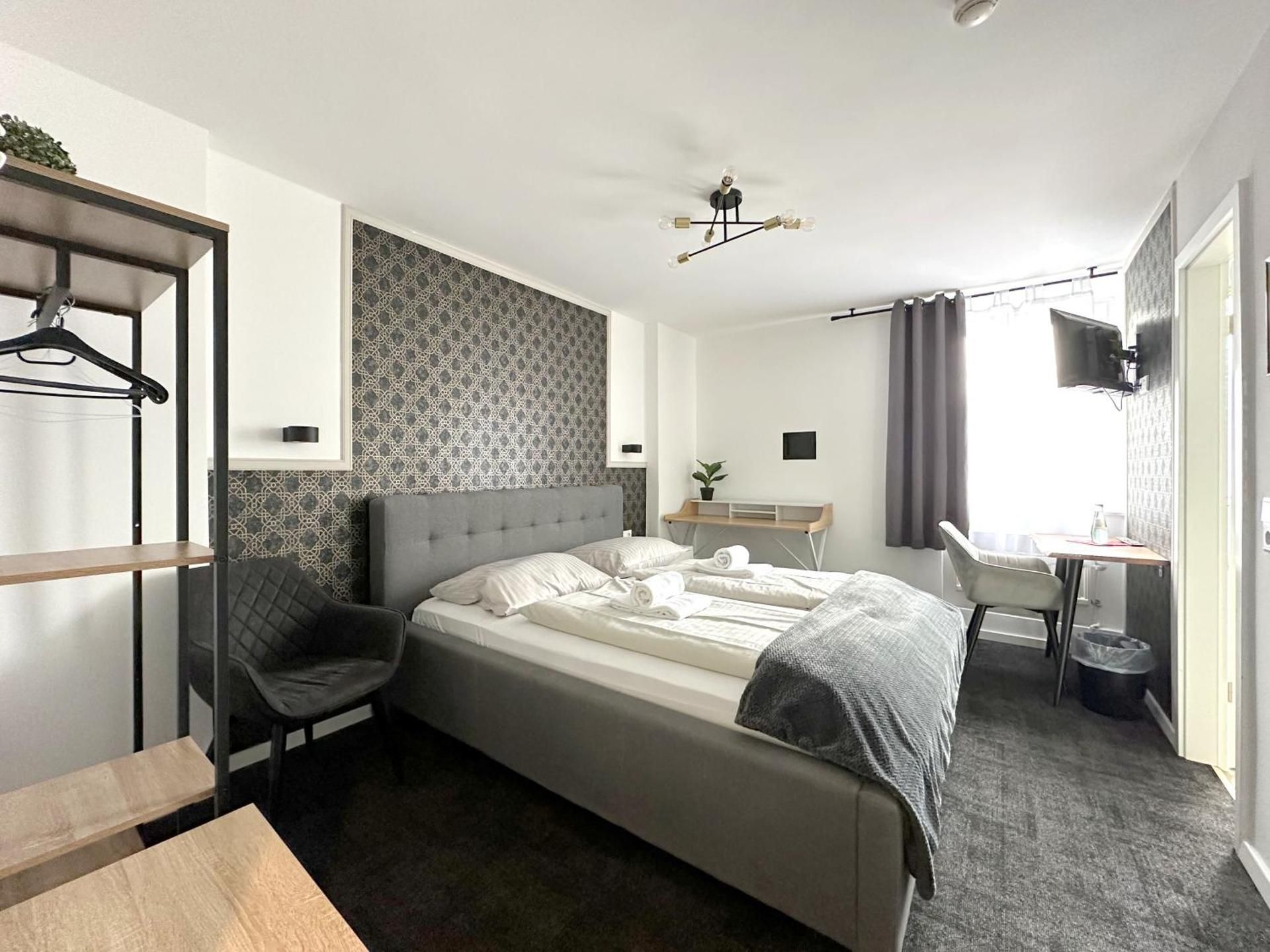 Deluxe One-Bedroom Apartment