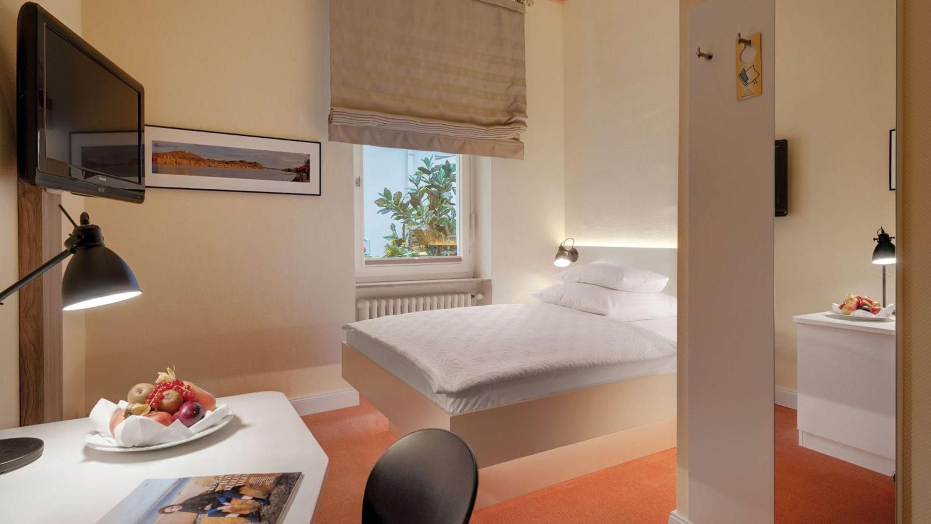 Standard Single Room with Courtyard View