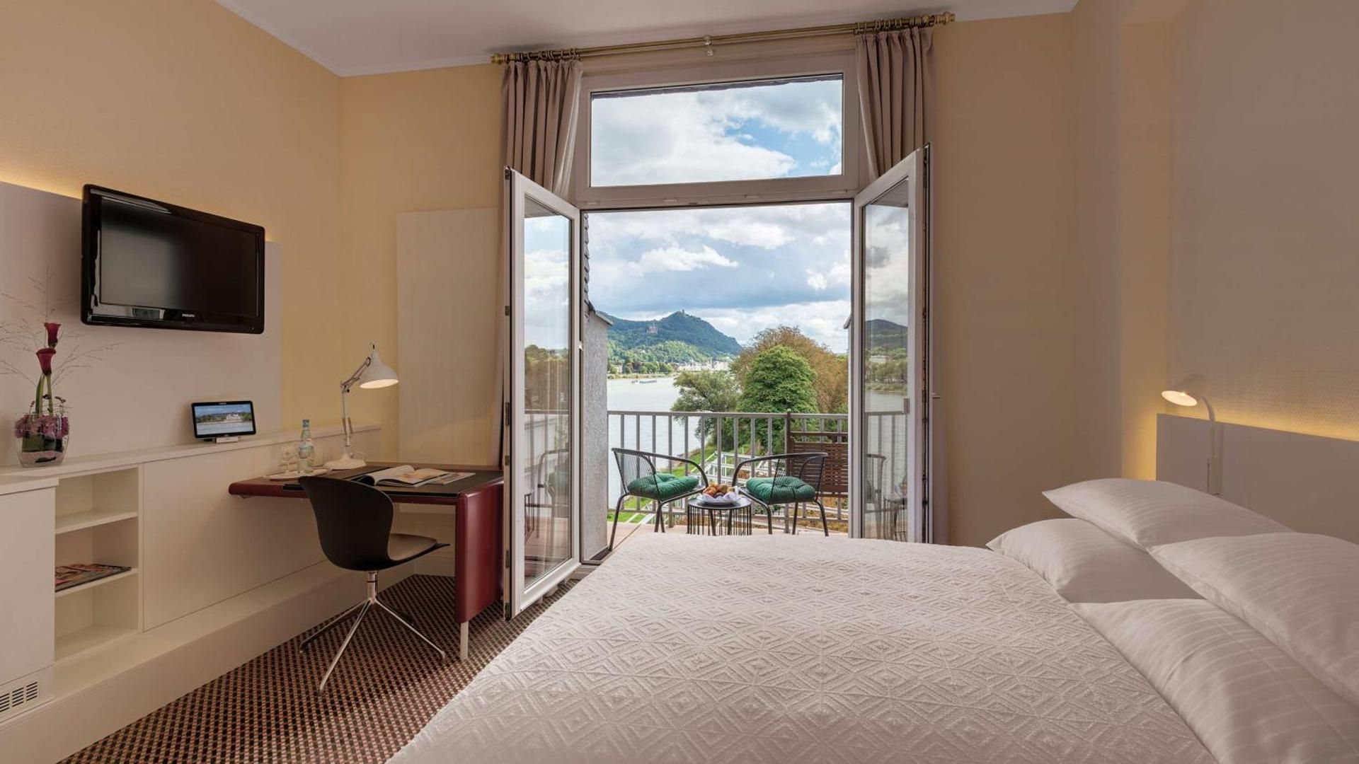 Comfort Double Room with River View and balcony