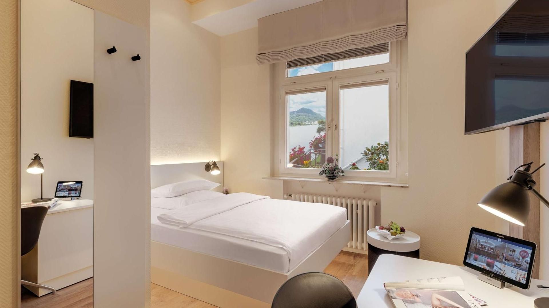 Standard Single Room with Courtyard View