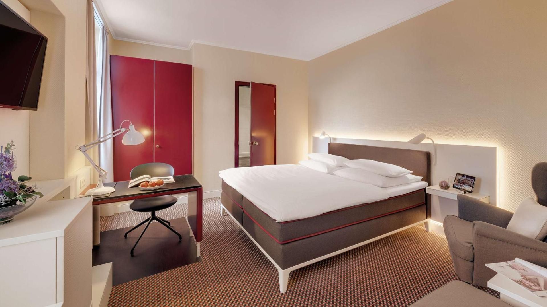 Standard Double Room with Courtyard View