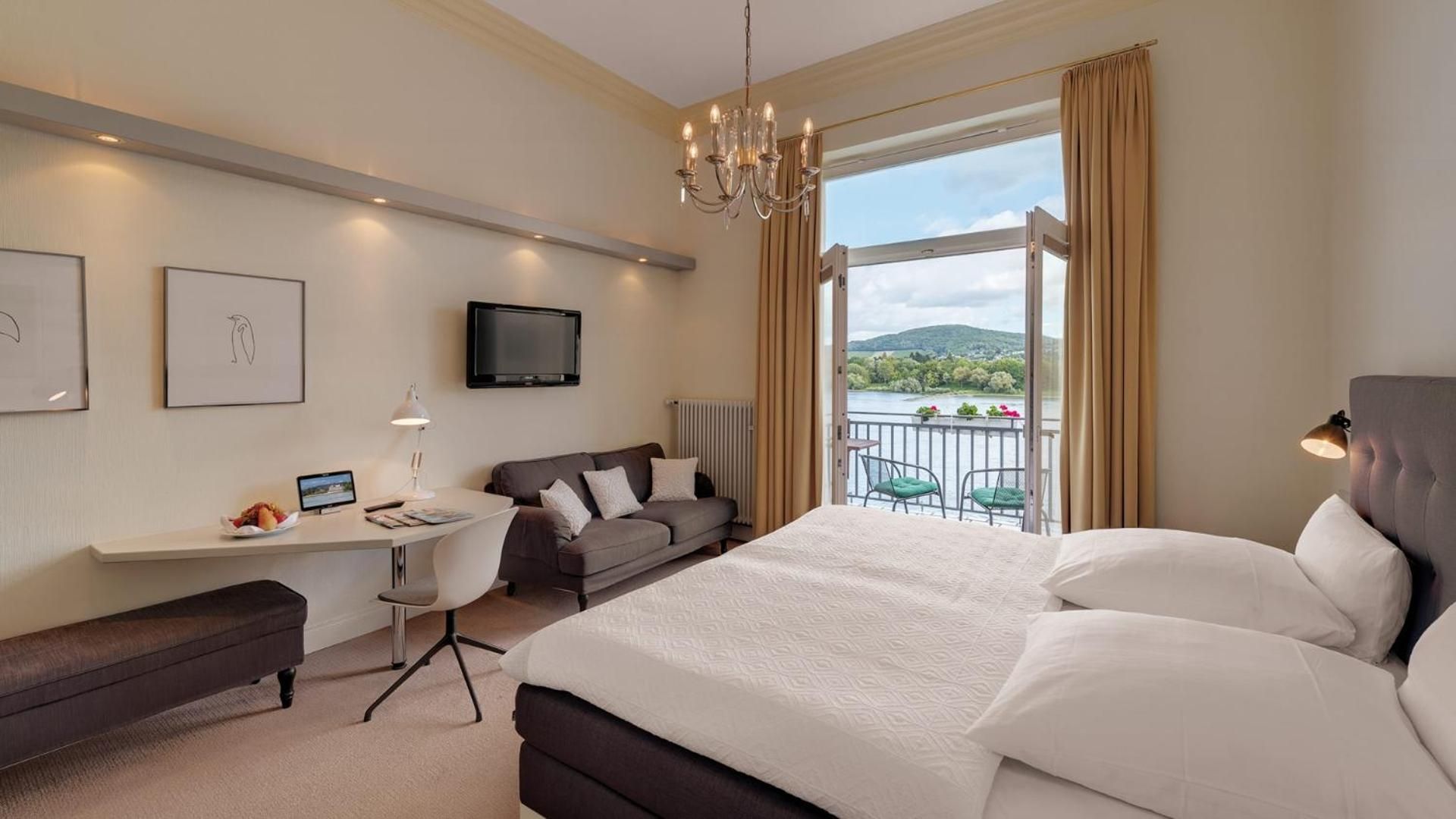 Superior Double Room with River View and balcony