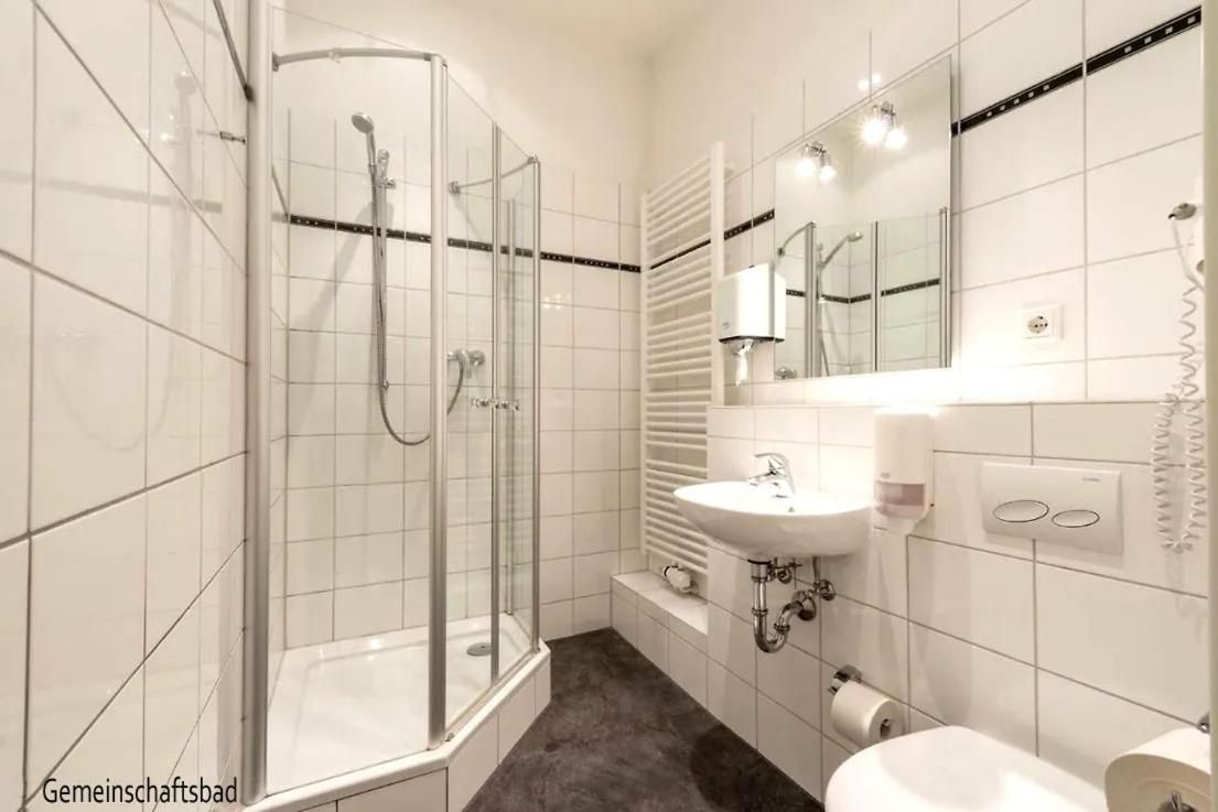 Single Room with Shared Toilet