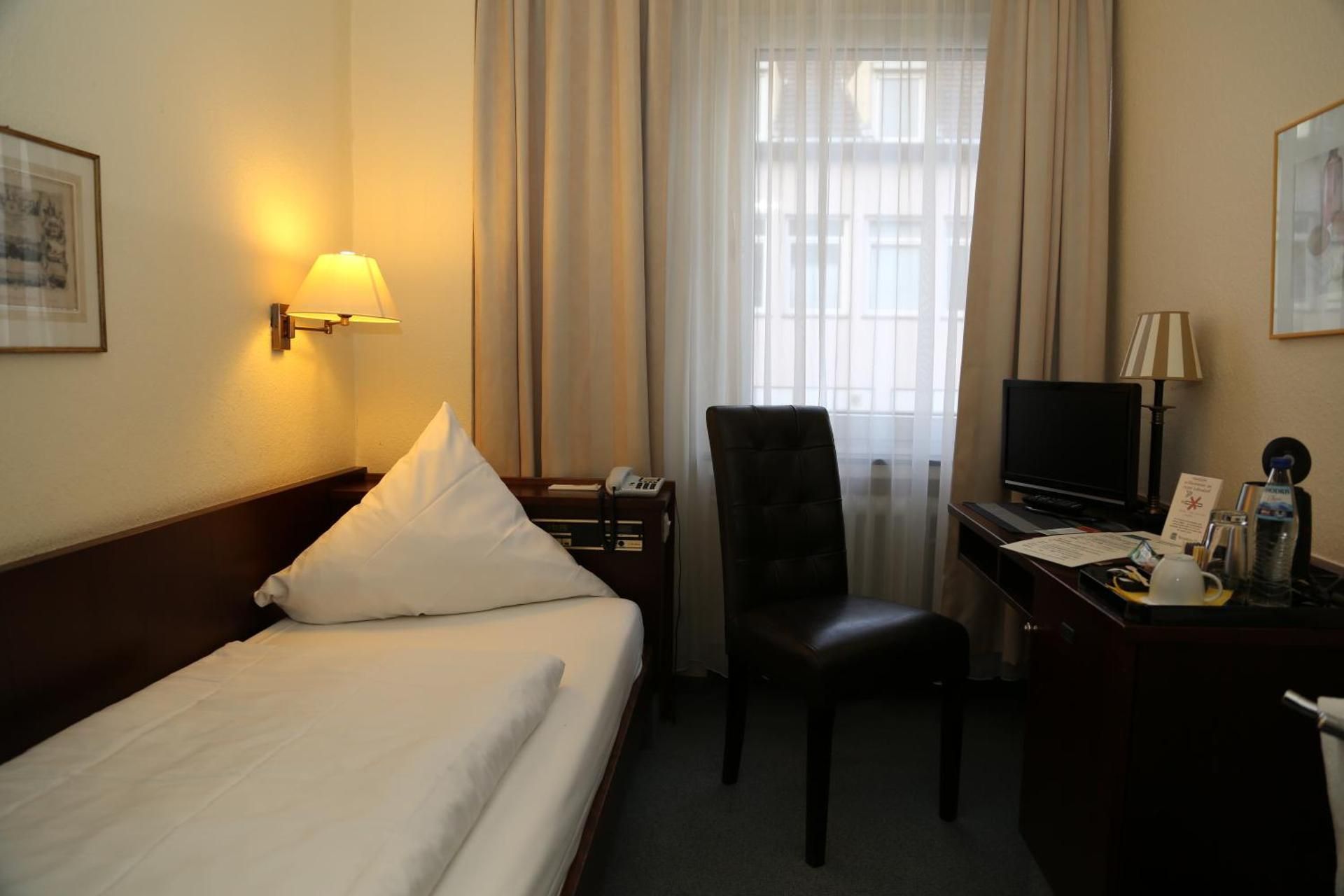 Single Room with Shared Bathroom