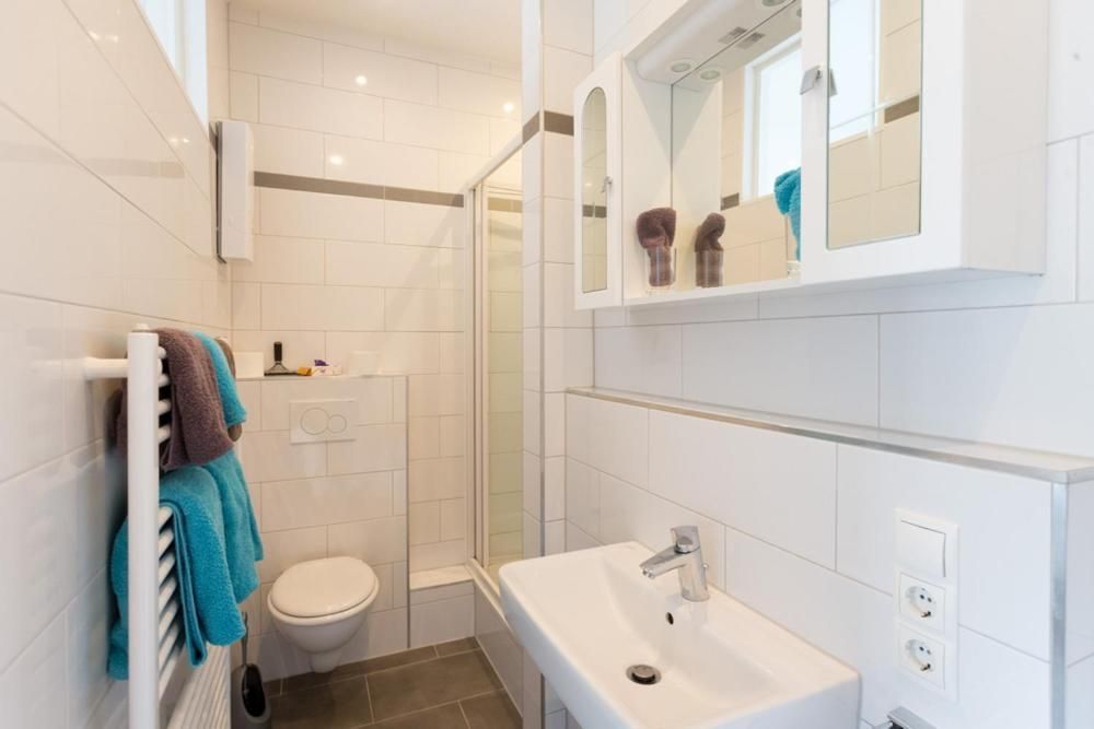 Apartment with Shower