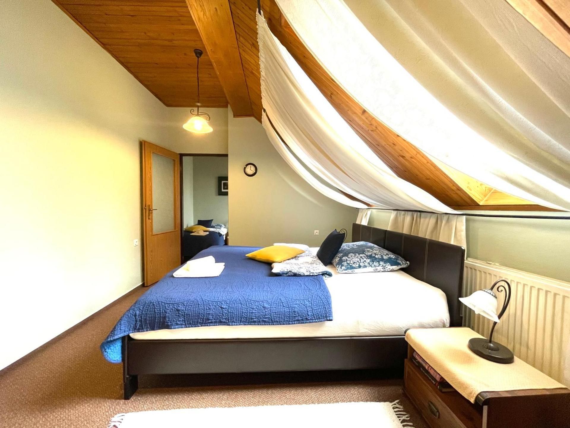 Family Room (2 Adults + 1 Child)