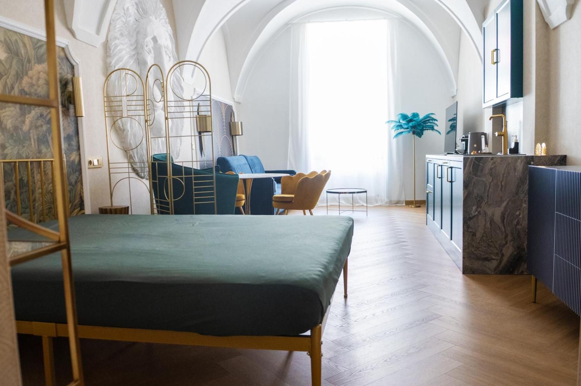 One-Bedroom Apartment