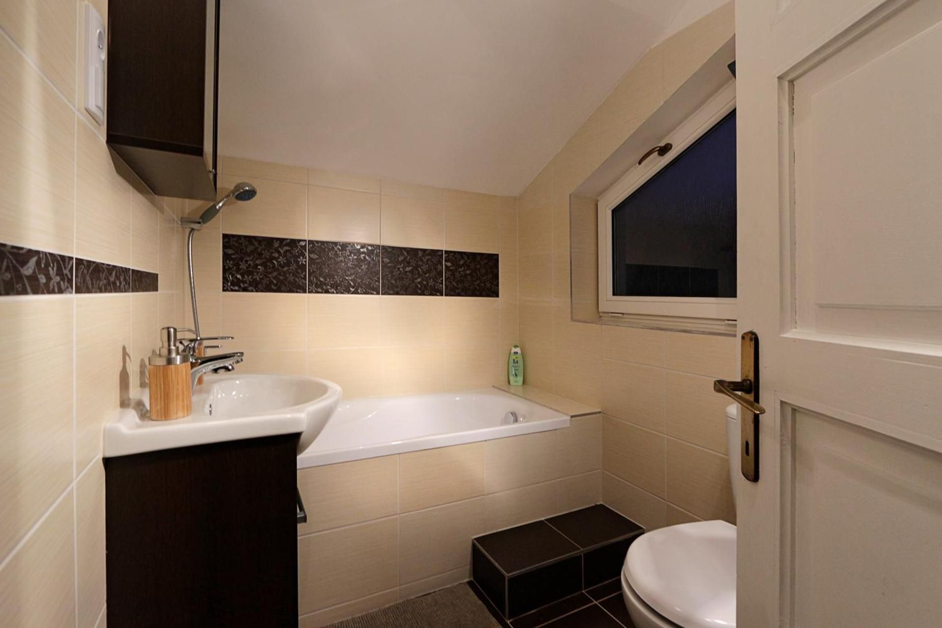 Deluxe Apartment with Balcony