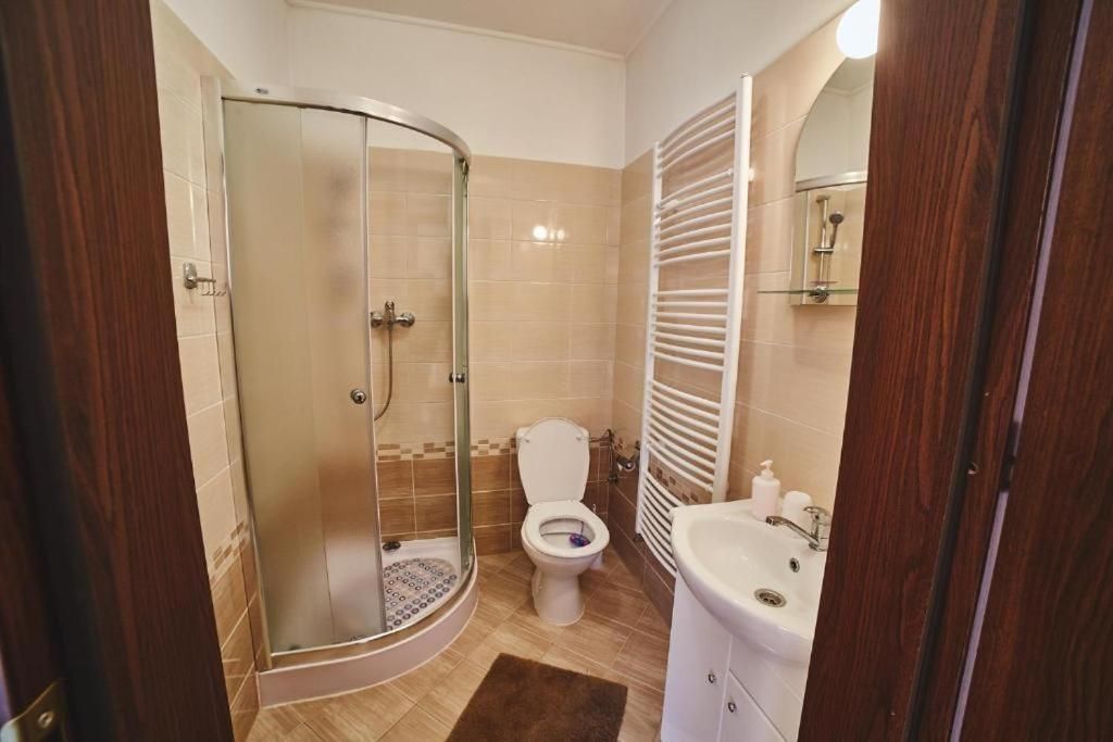 Quadruple Room with Private Bathroom