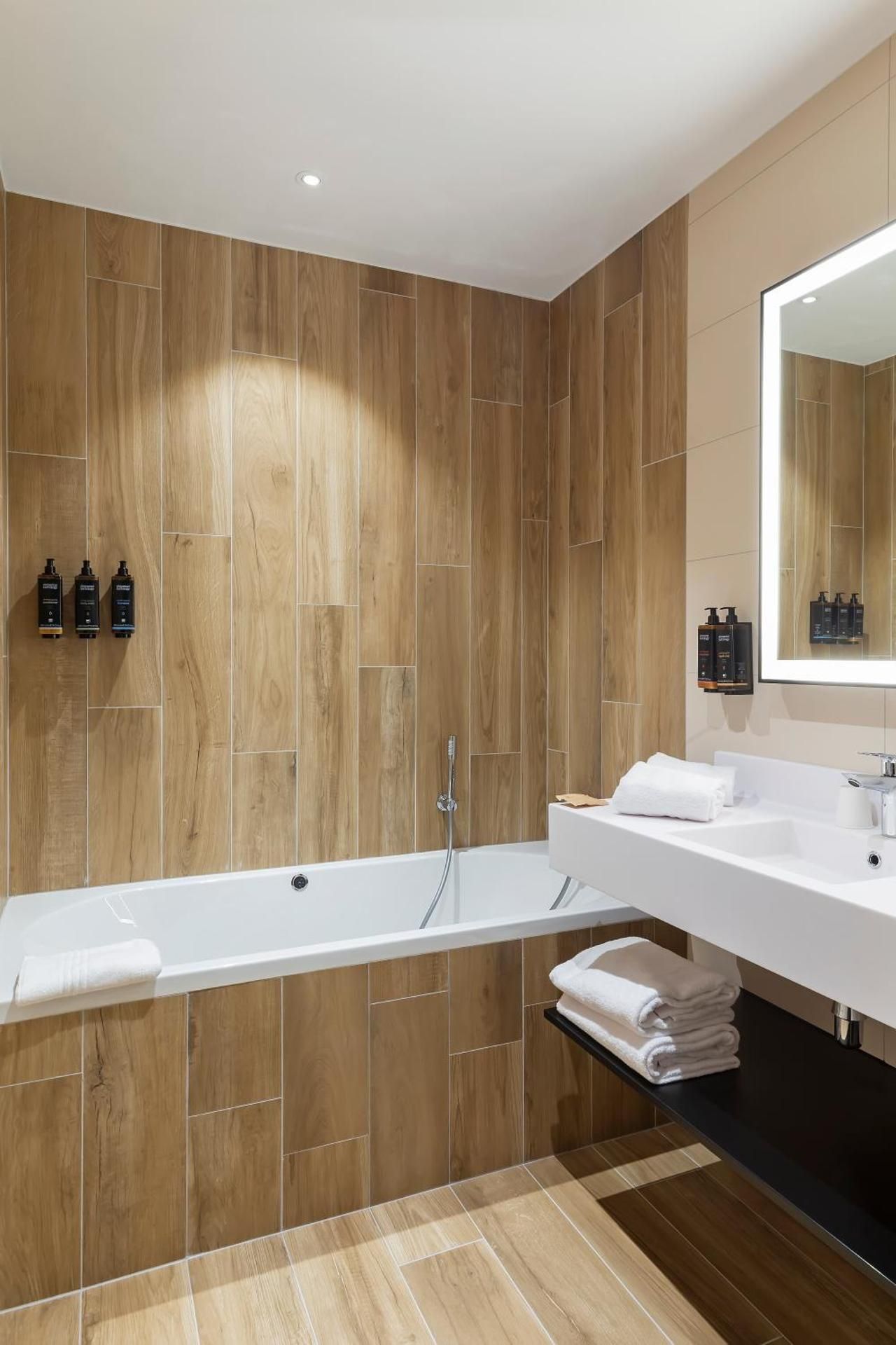 Privilege King Room with Balneo Bathtub and Citadel View