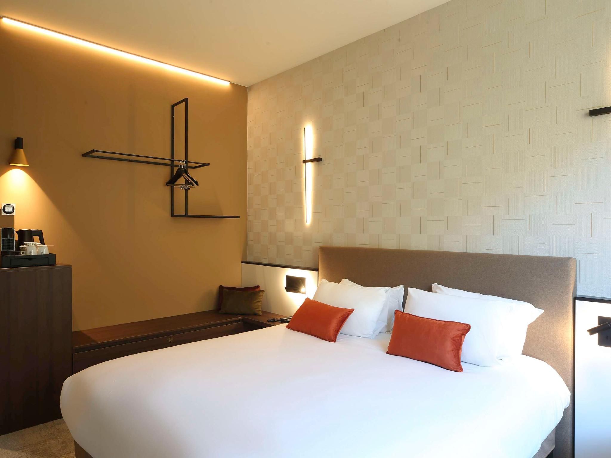 Deluxe room with bubble bath