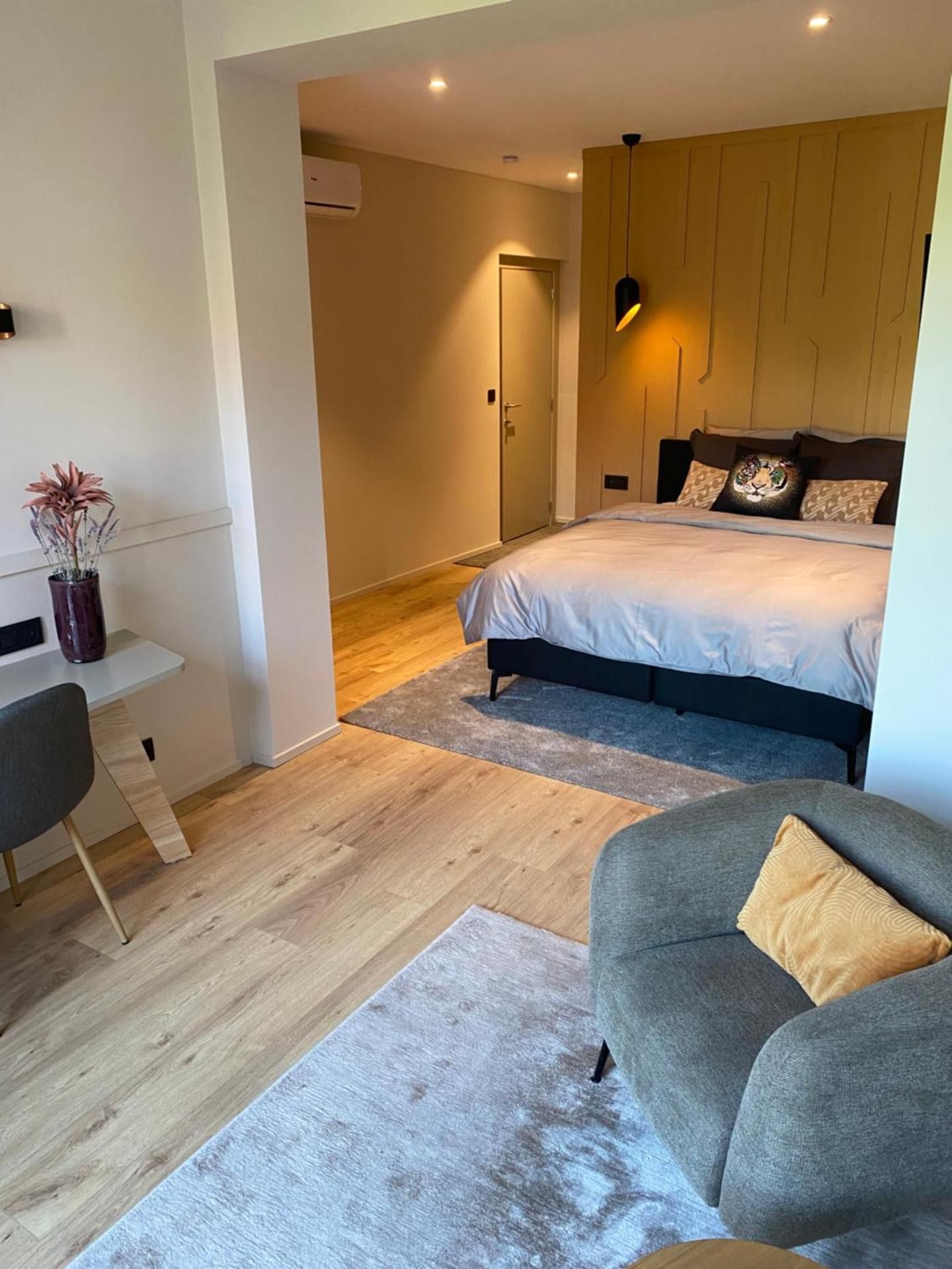 Suite with Garden View