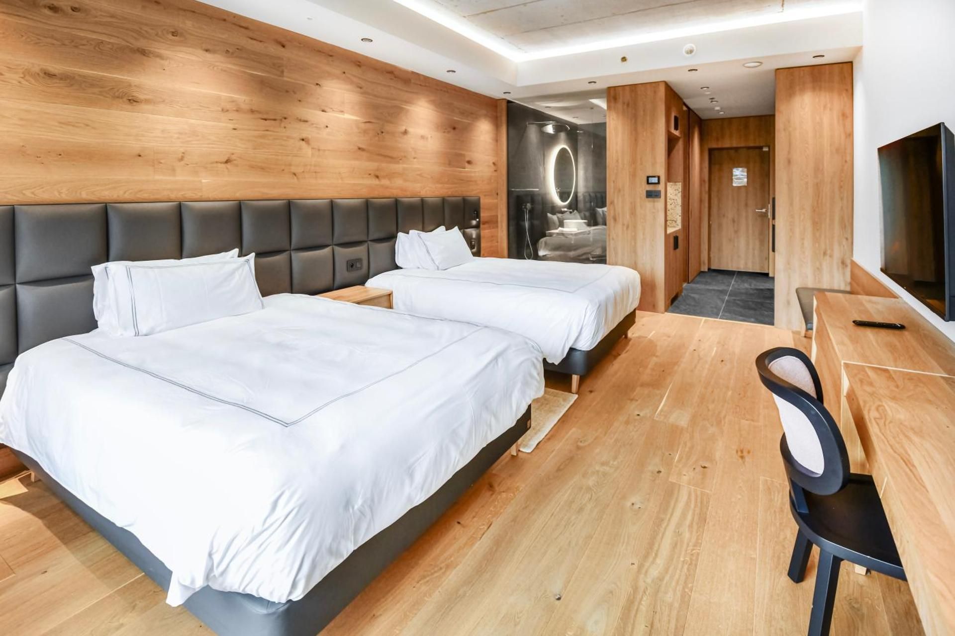 Swiss Advantage Queen Room