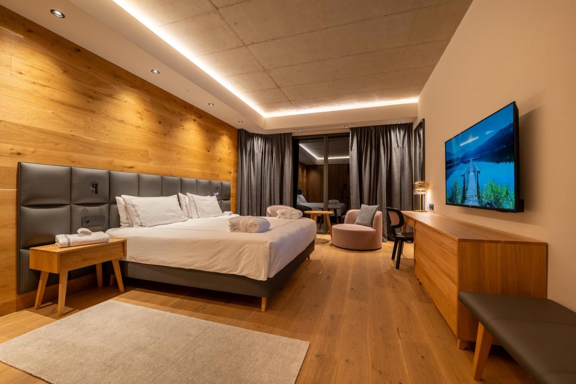 Swiss Advantage Room - Mobility Accessible