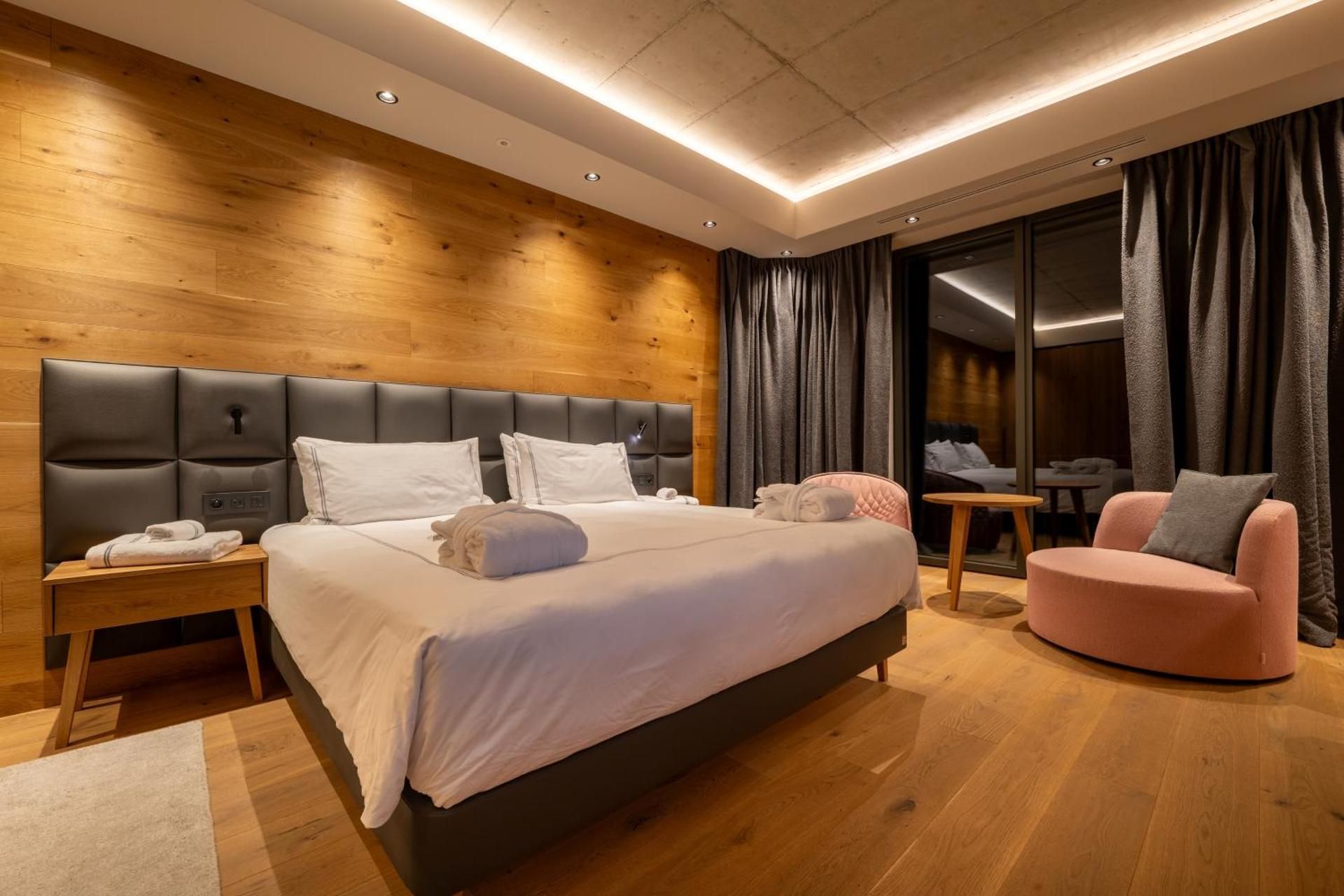 Swiss Advantage Room - Mobility Accessible