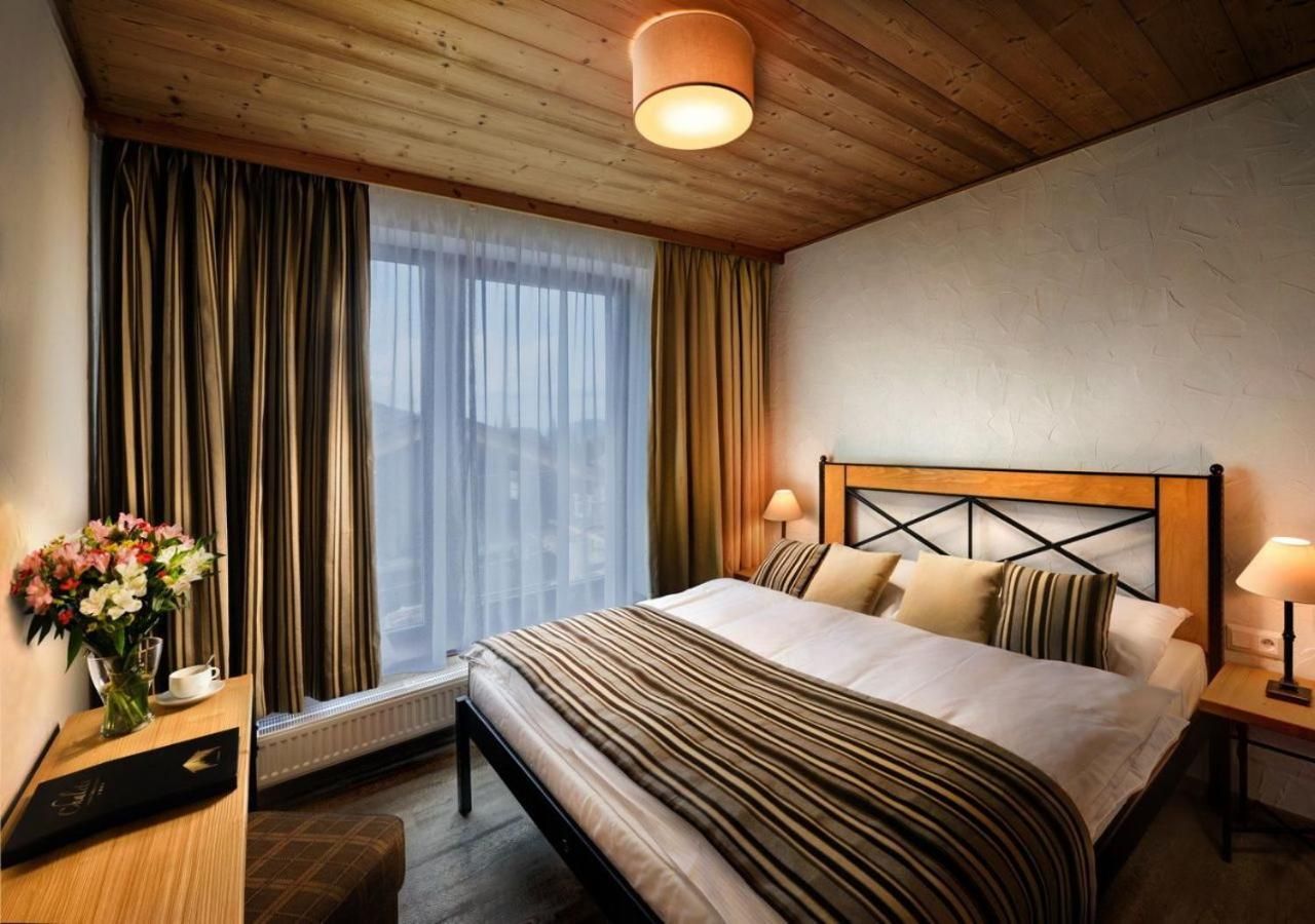 Two-Bedroom Mountain Apartment