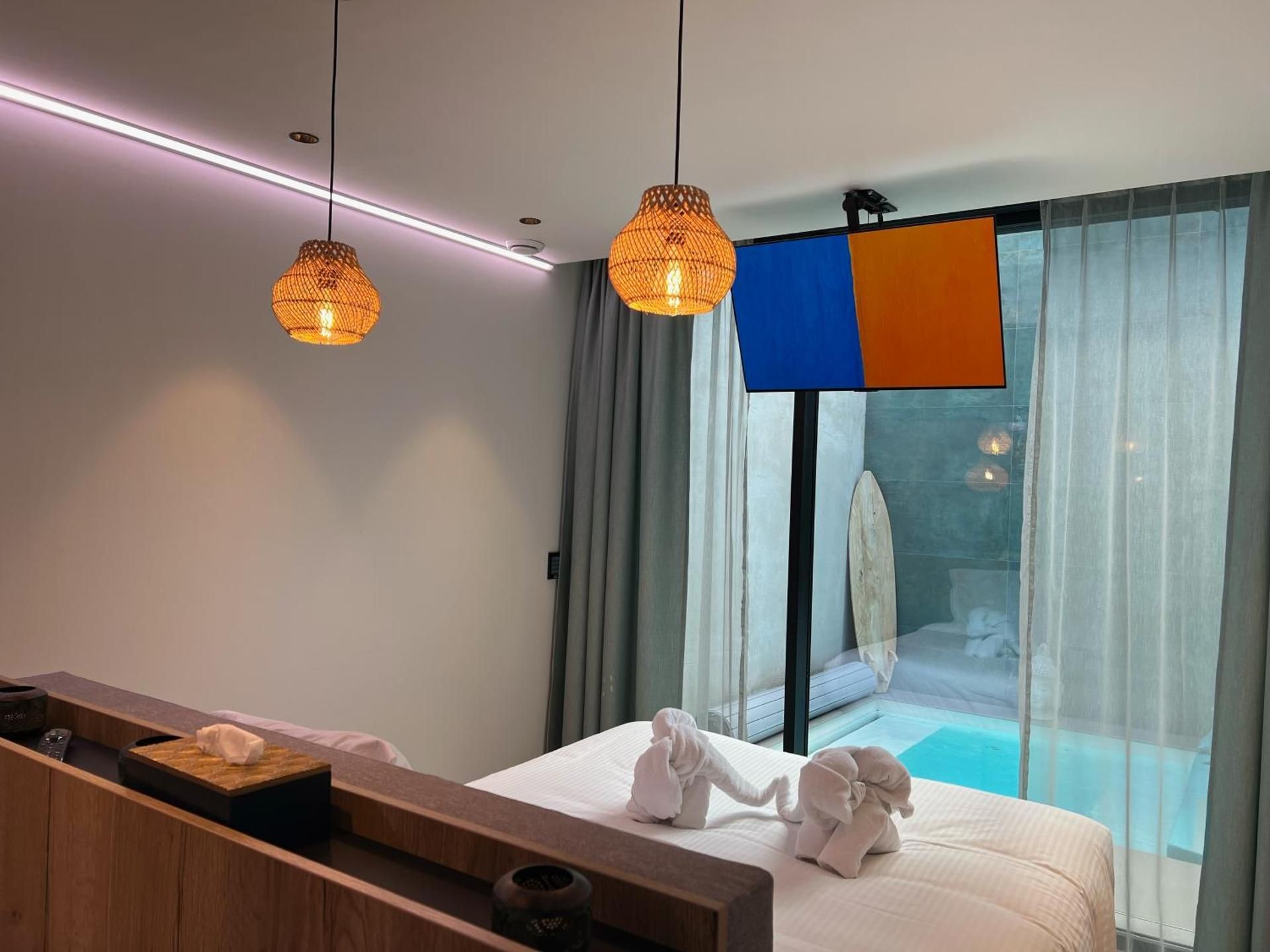 Apartment with Pool View 