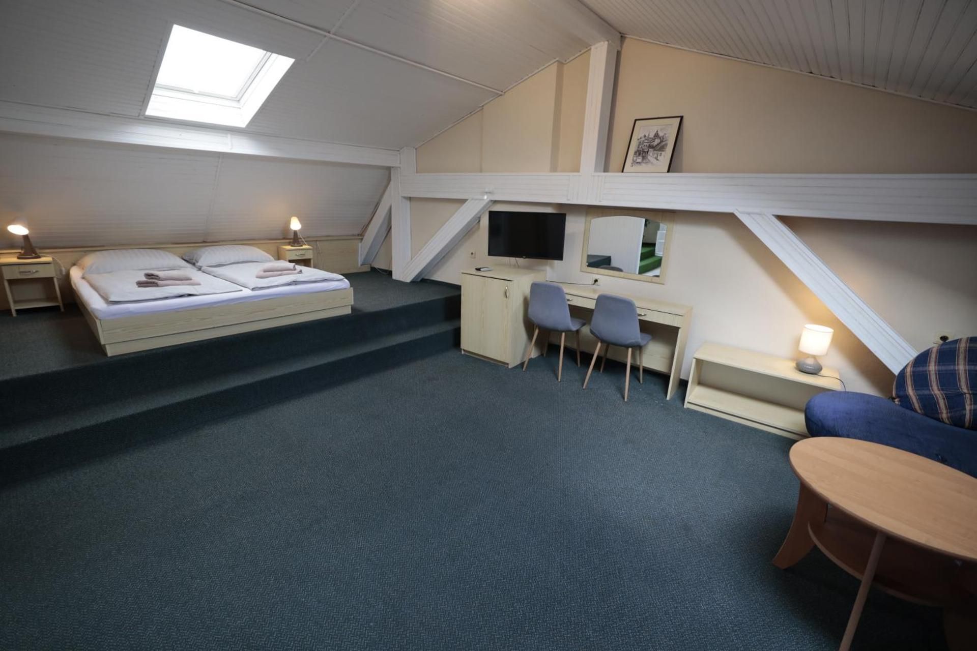 Standard Queen Room