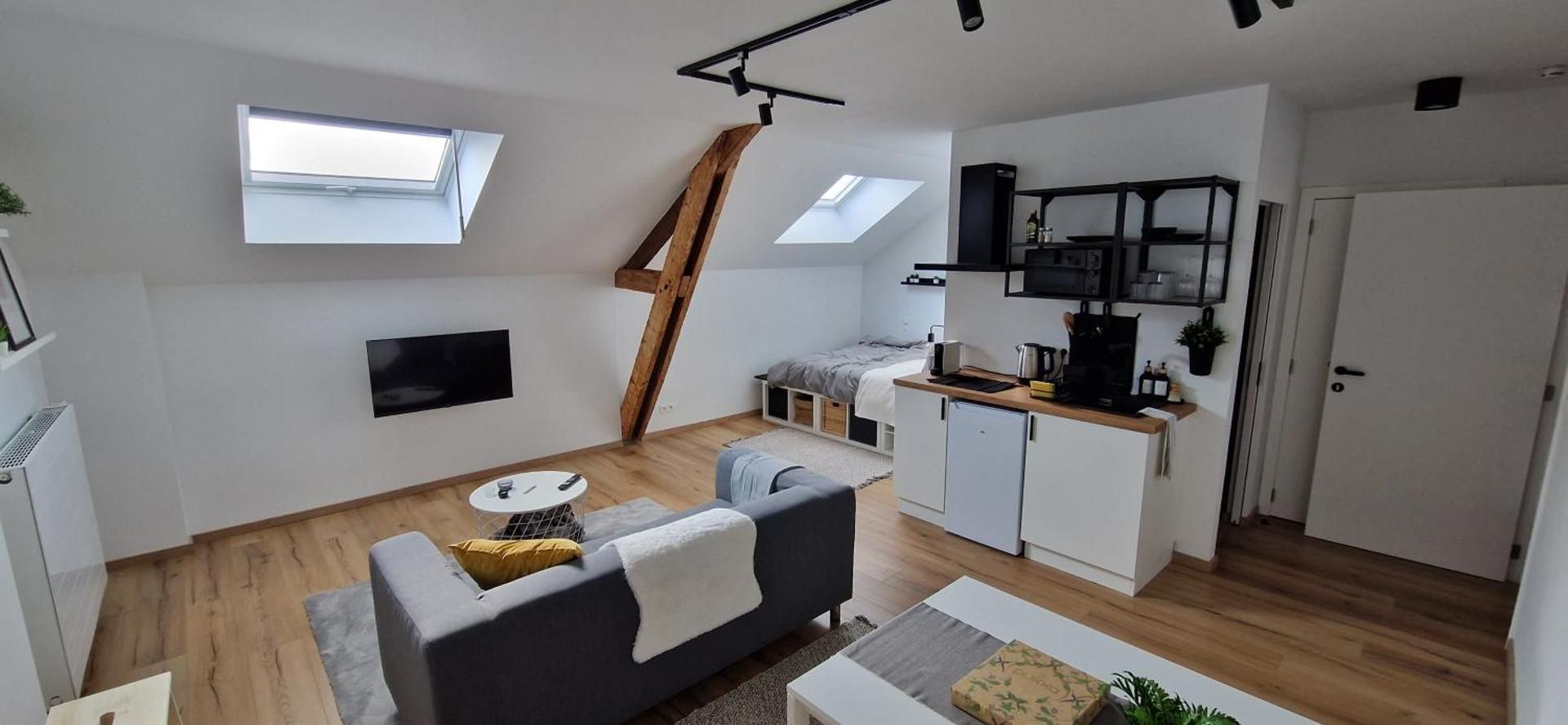 Deluxe Studio
