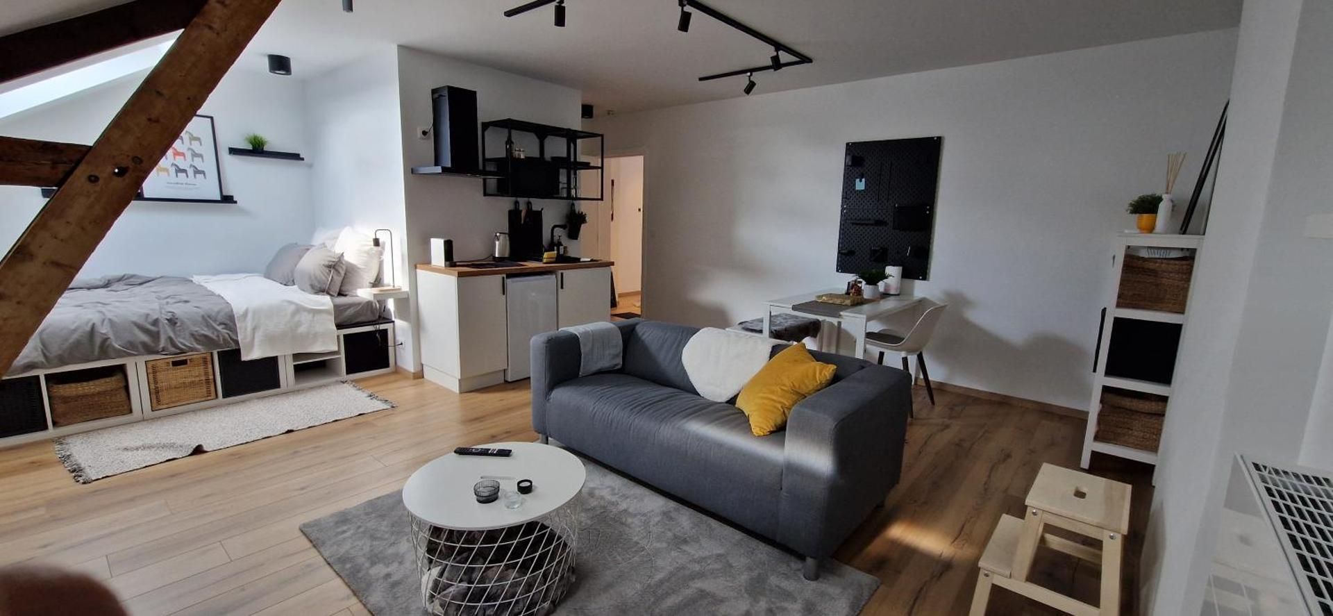 Deluxe Studio