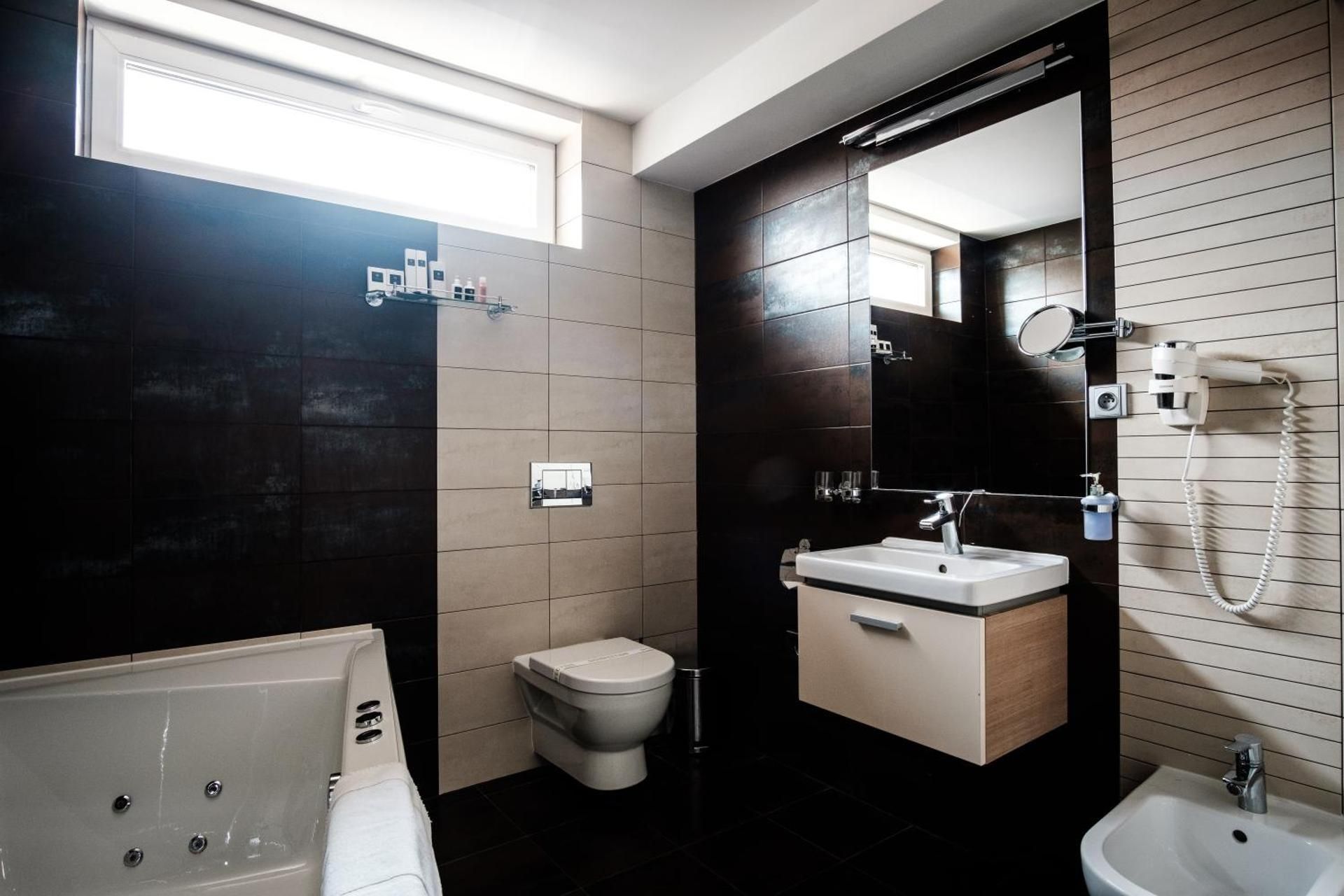 Hotel Deluxe with free Wellness and Fitness Centrum Deluxe Suite with Welcome Drink 2