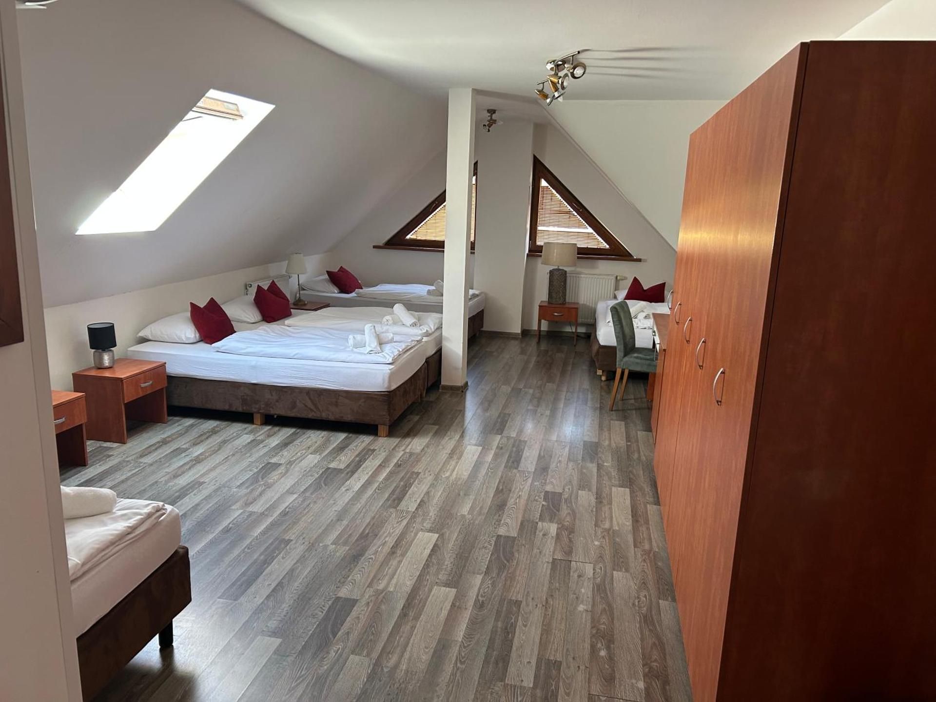 Brasserka Quintuple Room