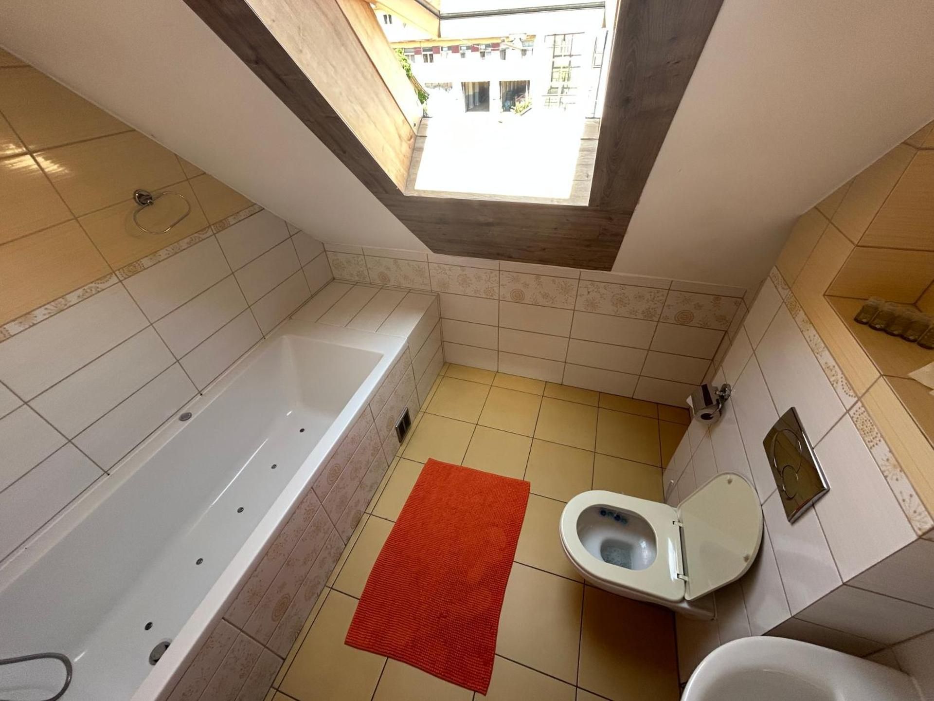 Brasserka Quintuple Room 3