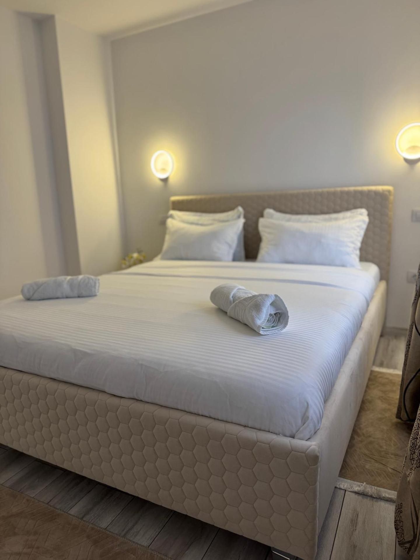 Deluxe One-Bedroom Apartment