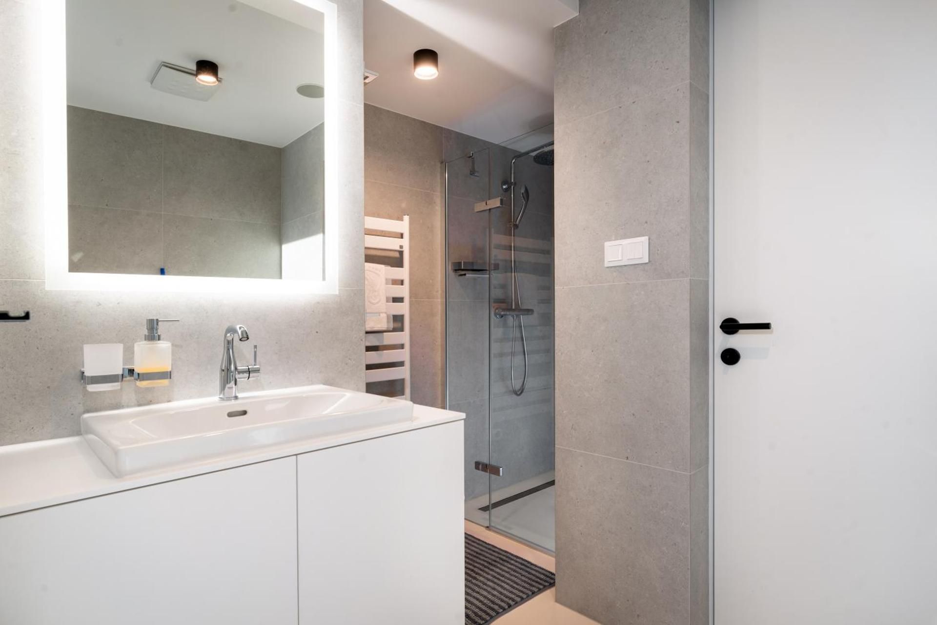Two-Bedroom Apartment with Mountain View & Balcony (A17)