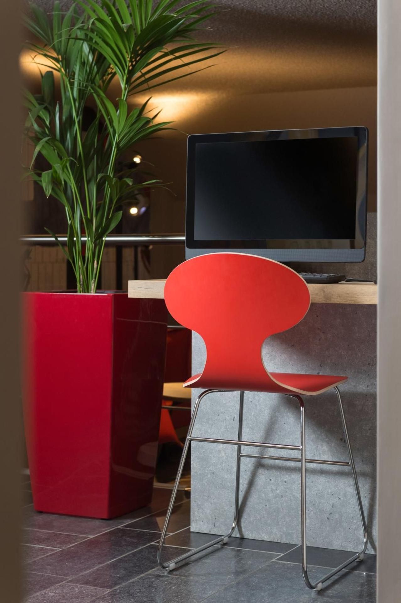 shared lounge/tv area