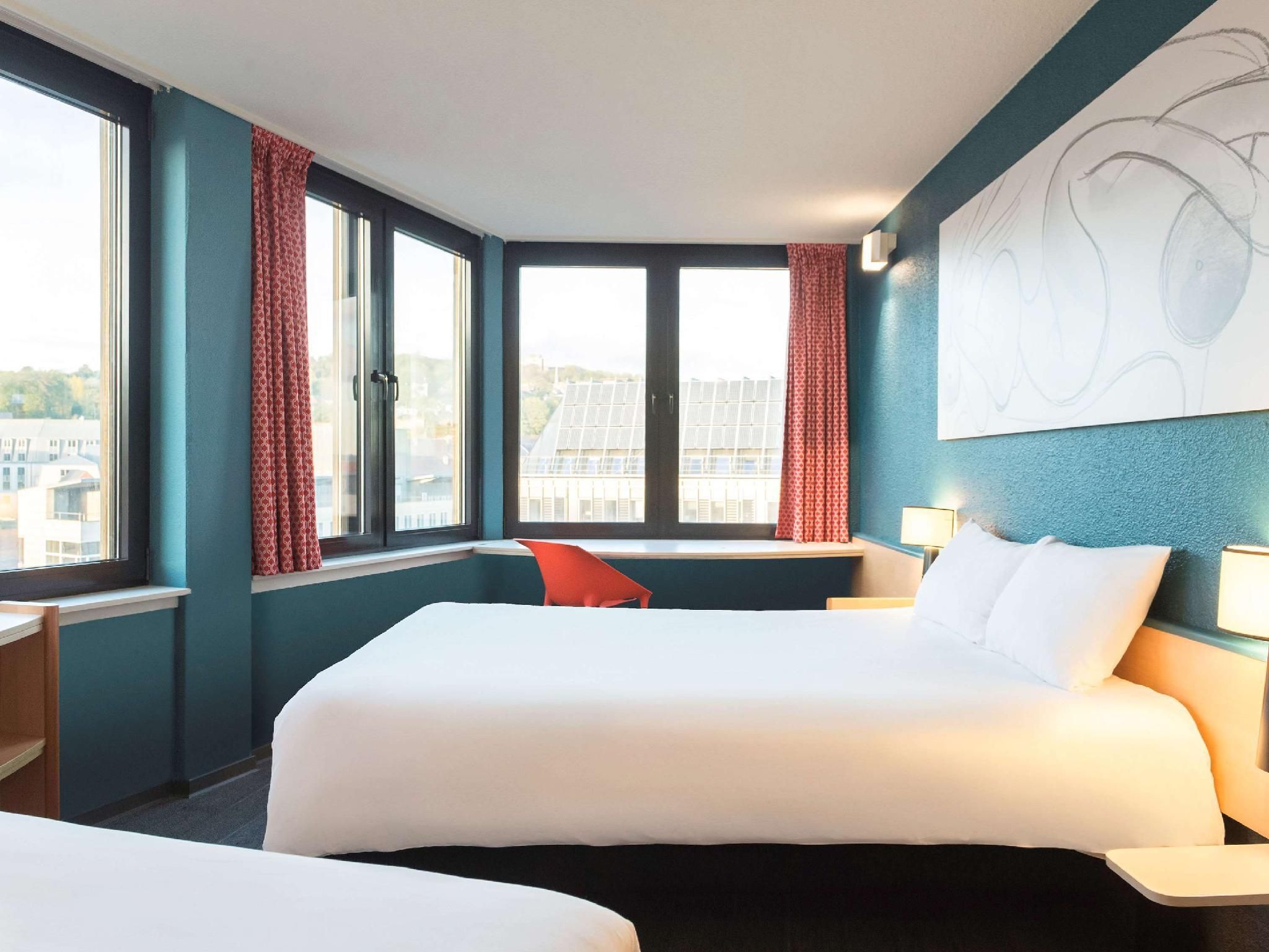 Superior Room with 1 Double Bed and 1 Single Be d