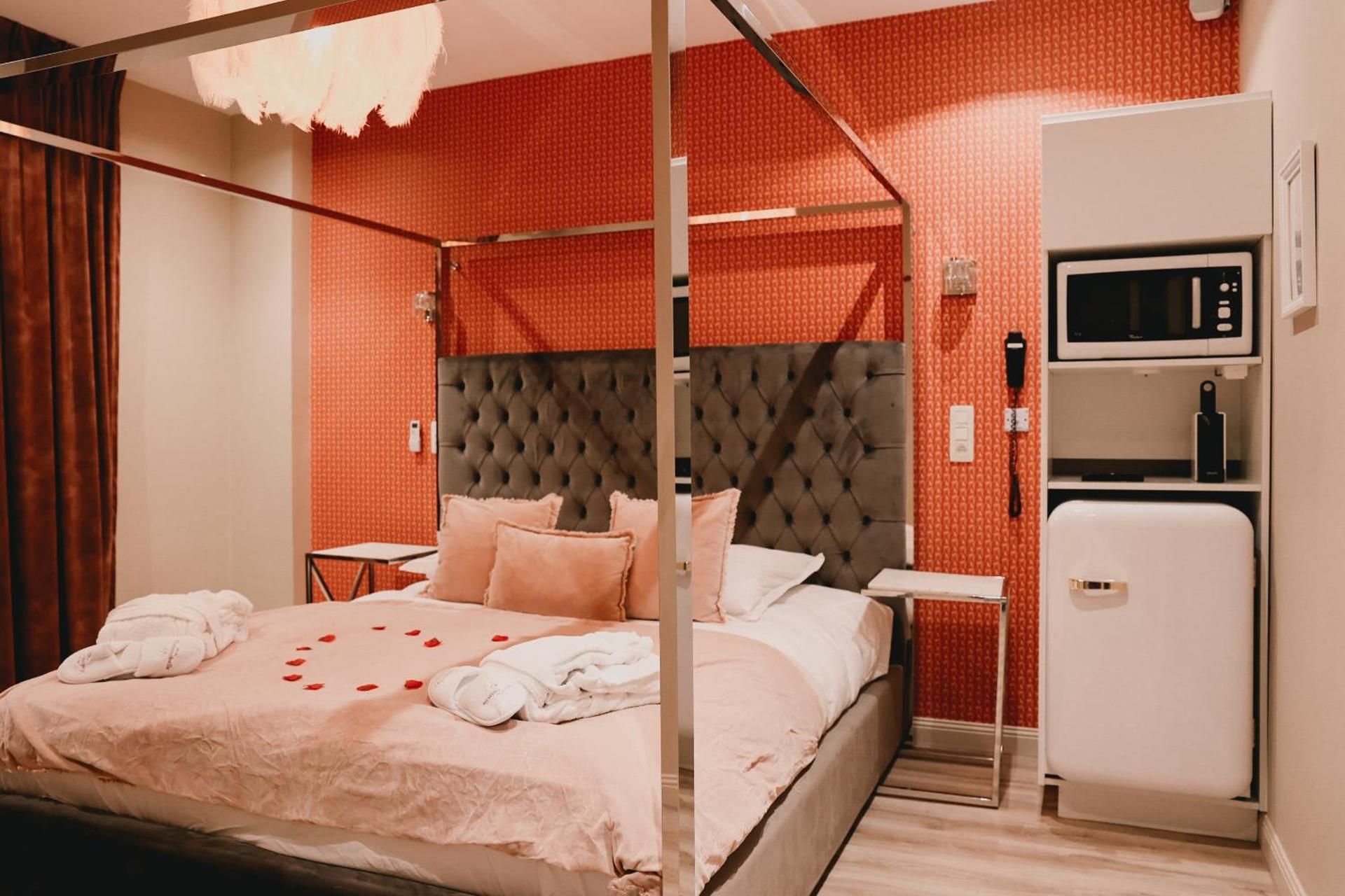 Queen Suite with Spa Bath