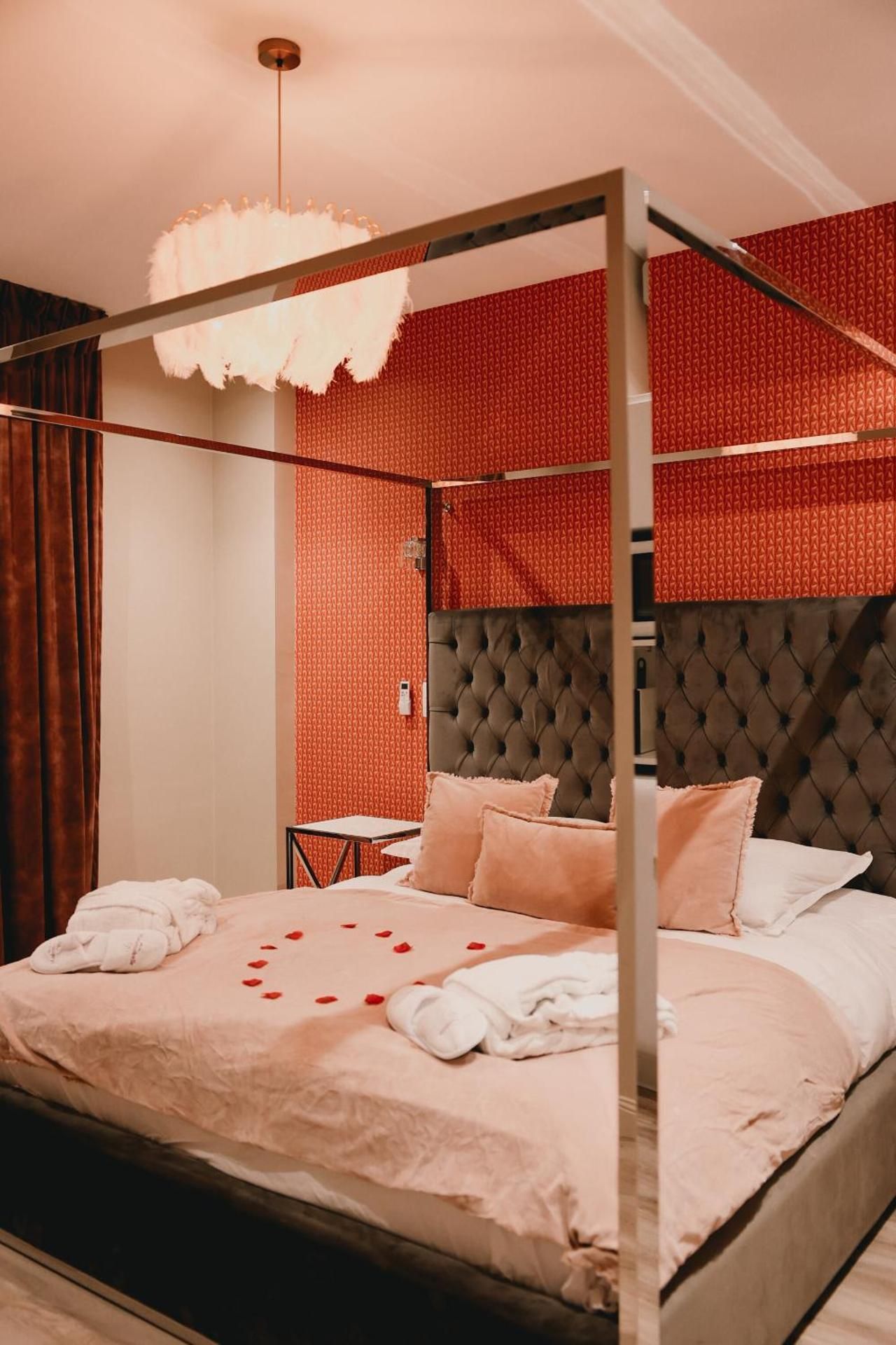 Queen Suite with Spa Bath