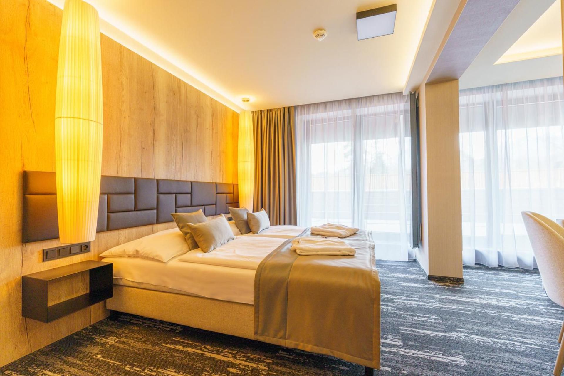 Double Lux Room  (2 Adults + 2 Children)