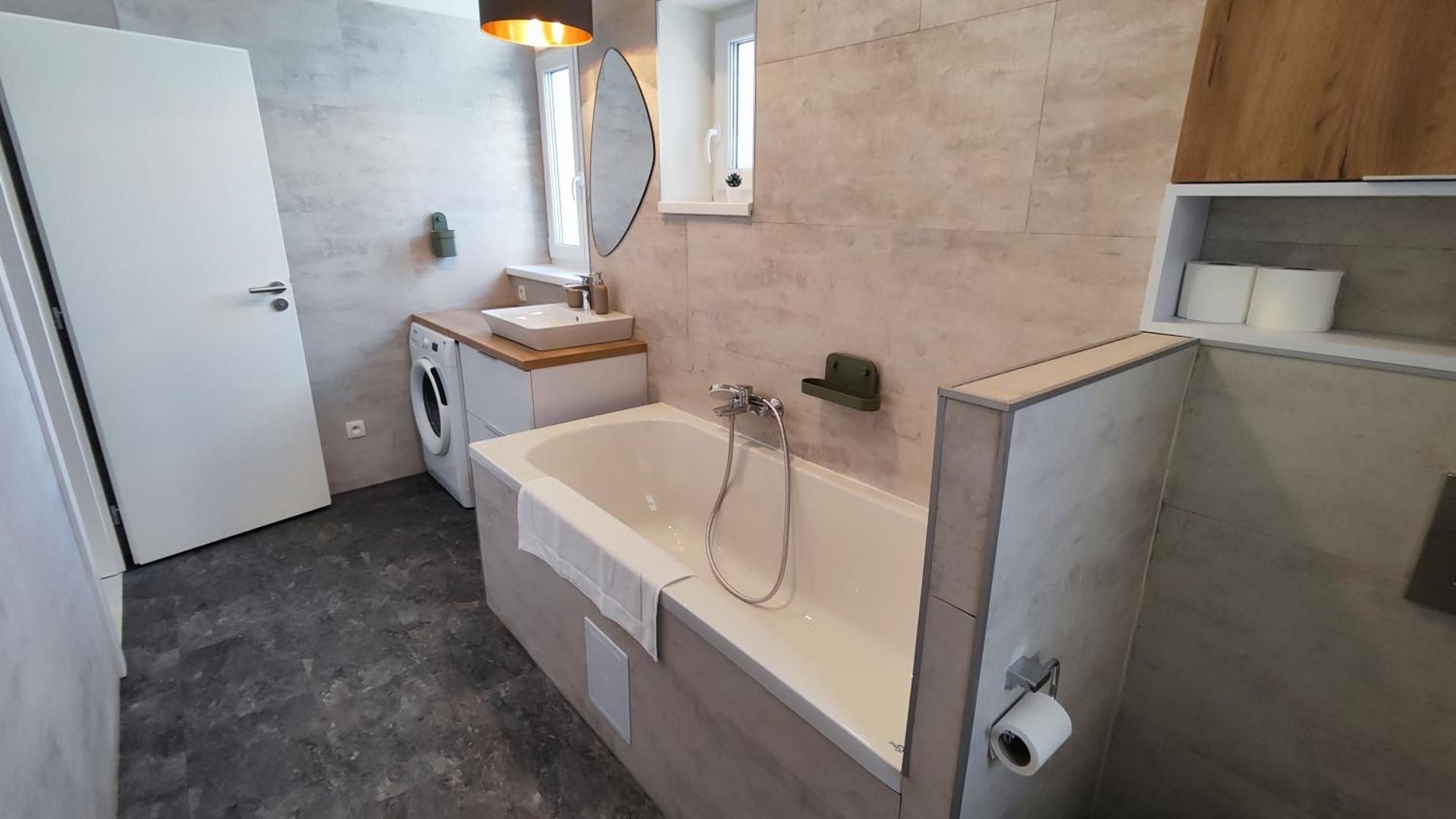 Deluxe Comfort Suite