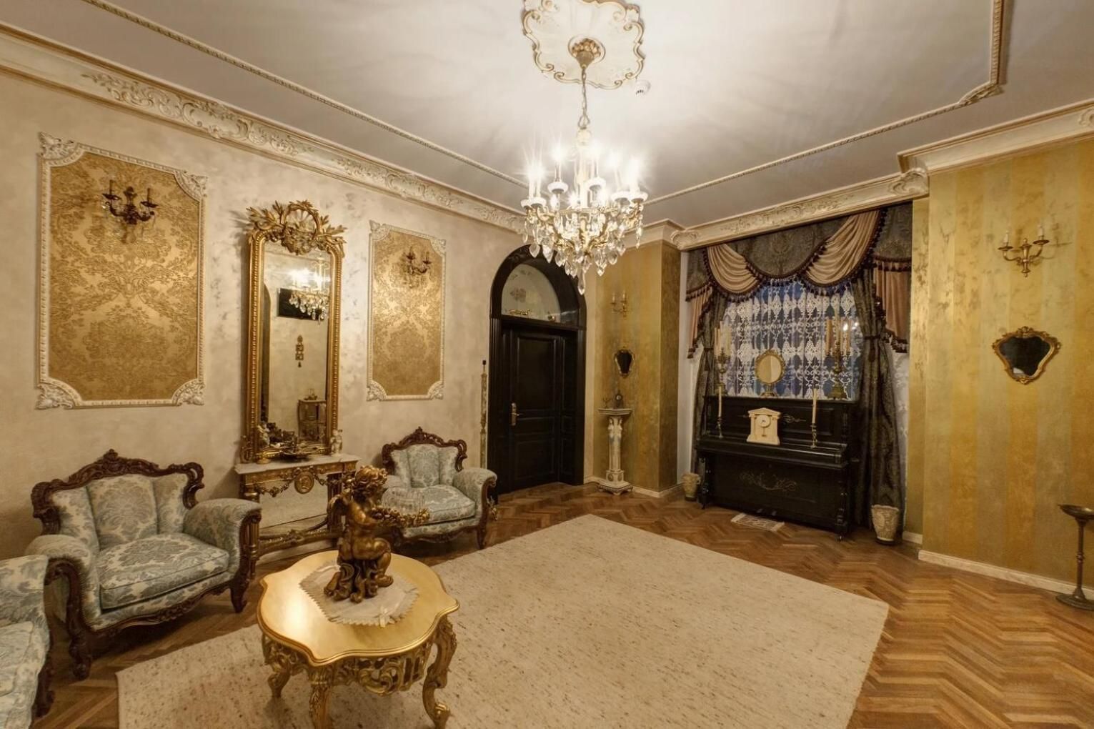 Queen Room with Balcony