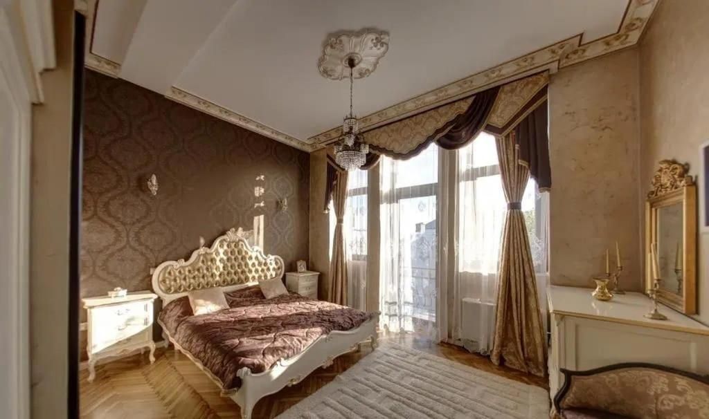 Queen Room with Balcony